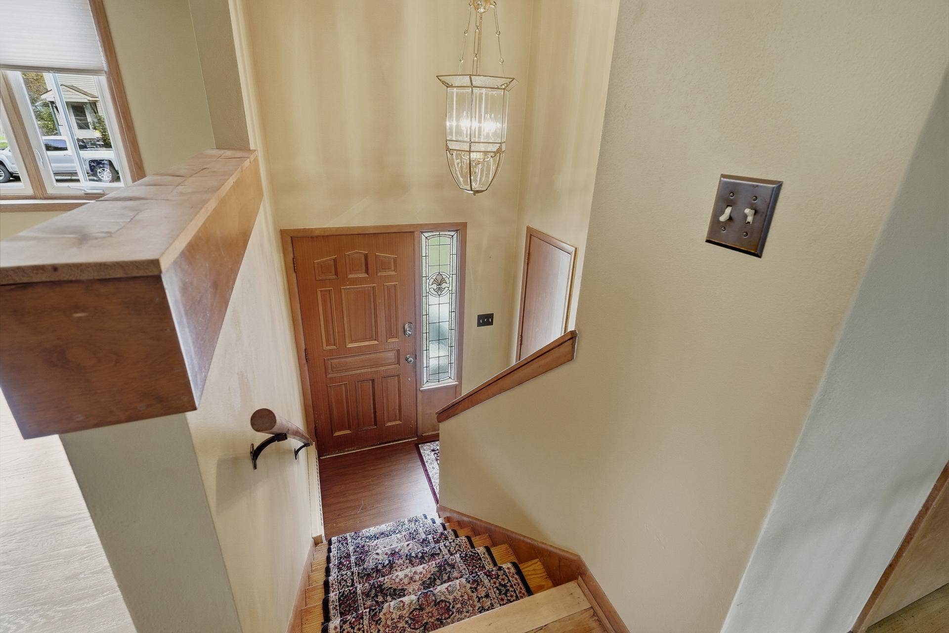 1885 Manton Street, Maplewood, MN 55109 Entry