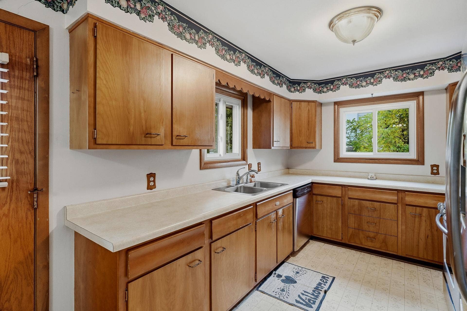 1885 Manton Street, Maplewood, MN 55109 Kitchen with lots of Storage