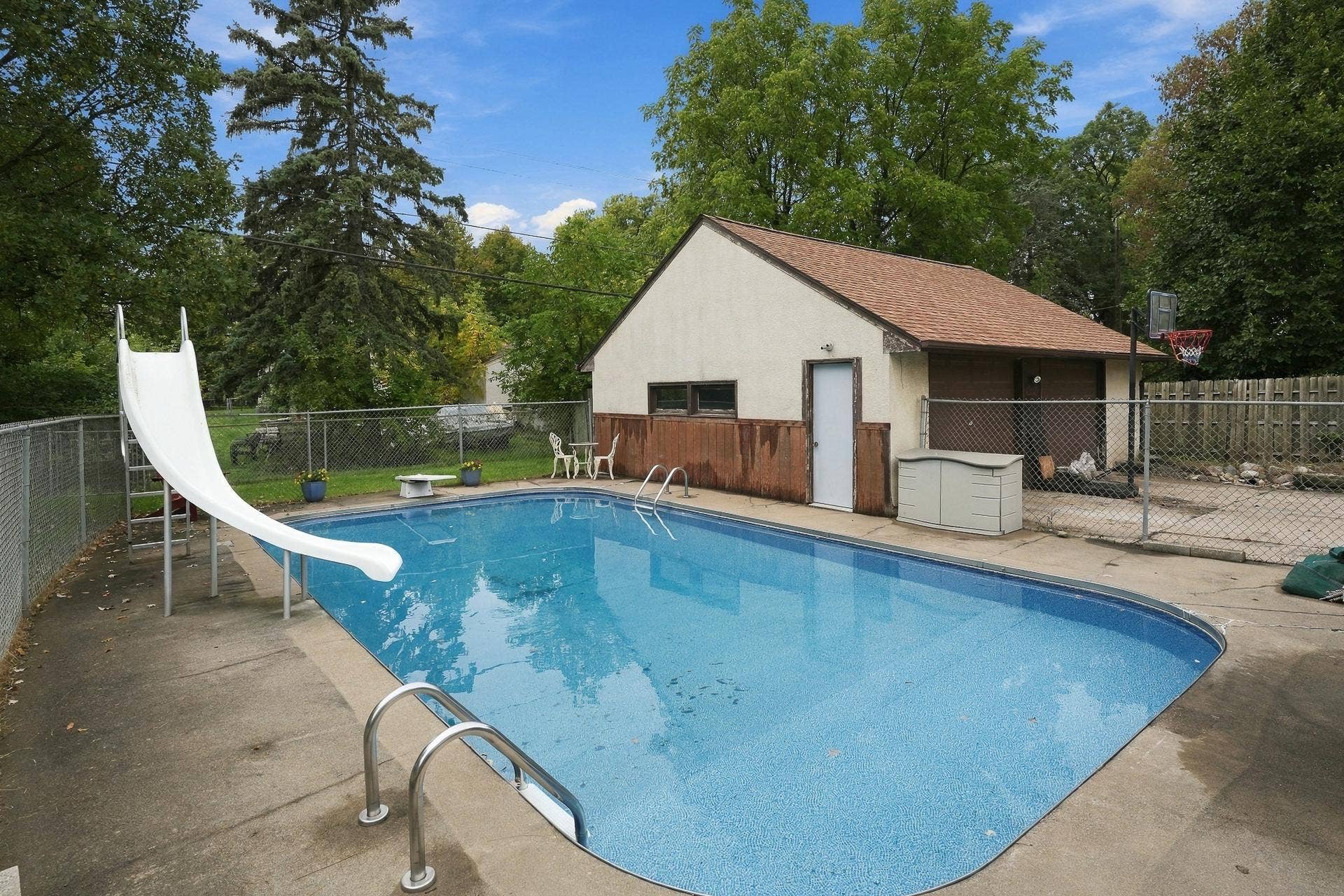 1885 Manton Street, Maplewood, MN 55109 In-Ground Heated Pool