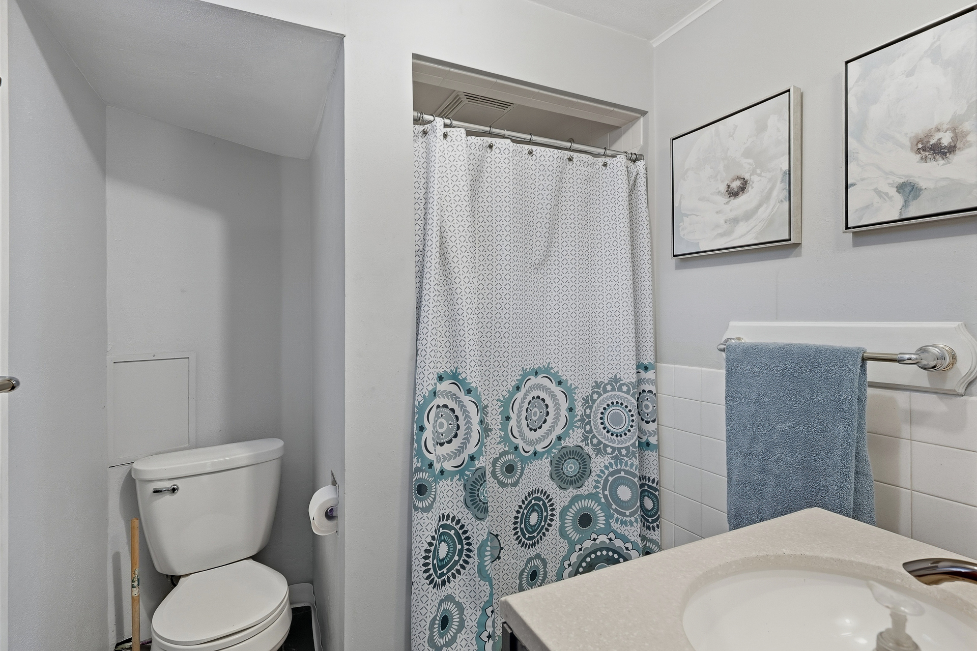 1885 Manton Street, Maplewood, MN 55109 Lower Level 3/4 Bath with Shower