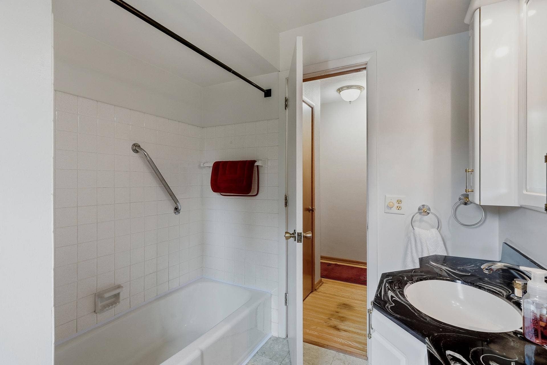 1885 Manton Street, Maplewood, MN 55109 Upper Level Full Bath - Tile Shower