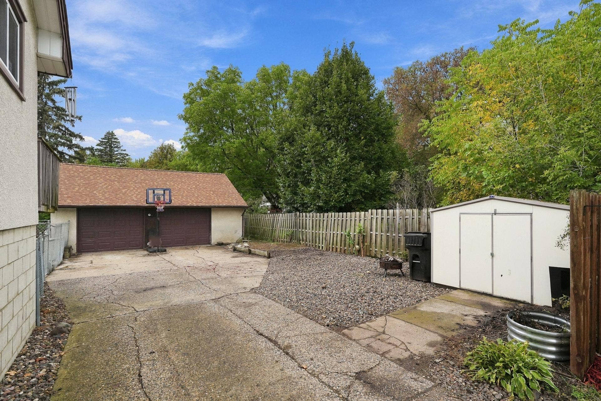 1885 Manton Street, Maplewood, MN 55109 3 Car Garage or 2 Car + Workshop