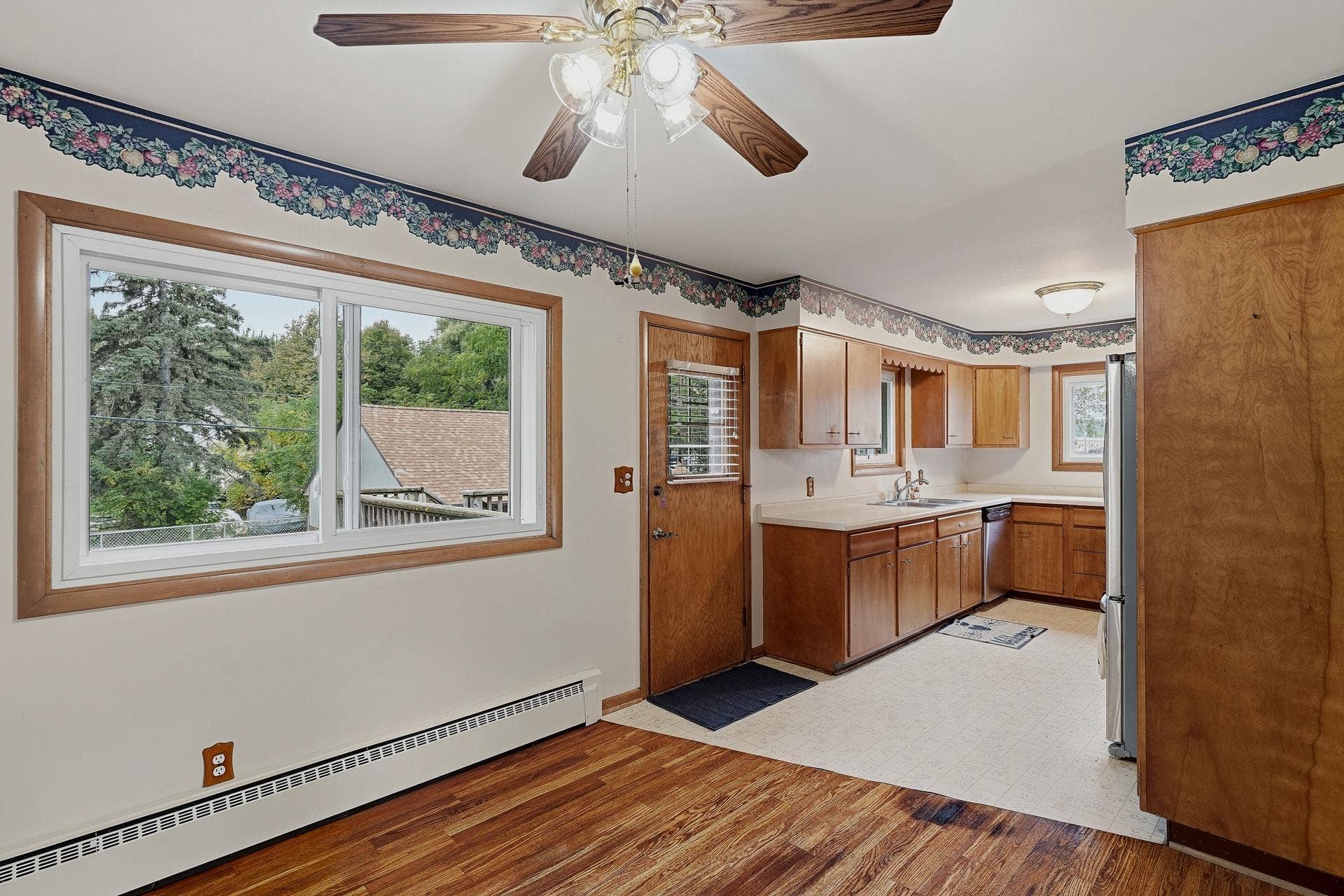 1885 Manton Street, Maplewood, MN 55109 Dining/Kitchen