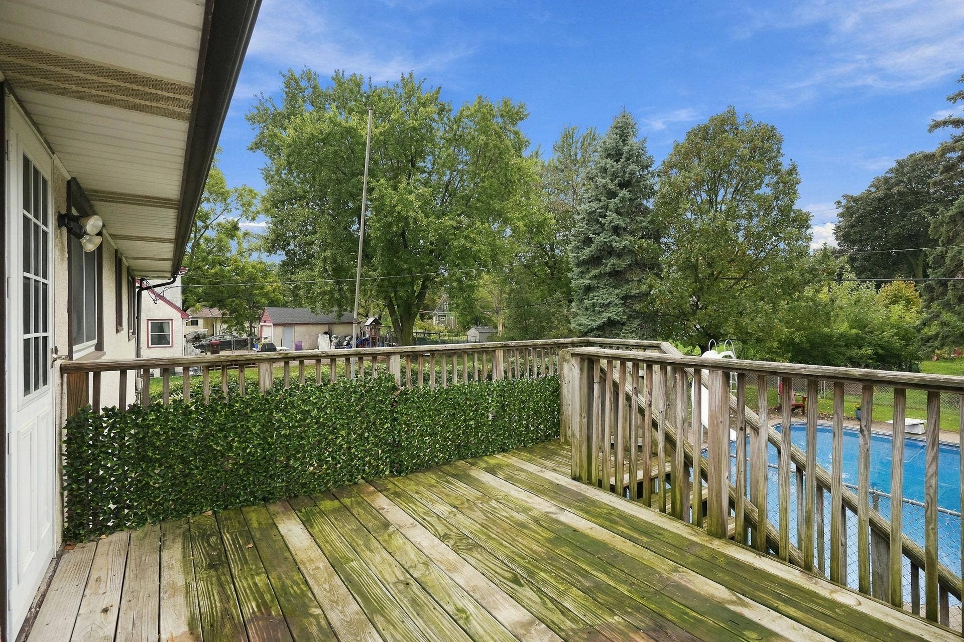 1885 Manton Street, Maplewood, MN 55109 Deck