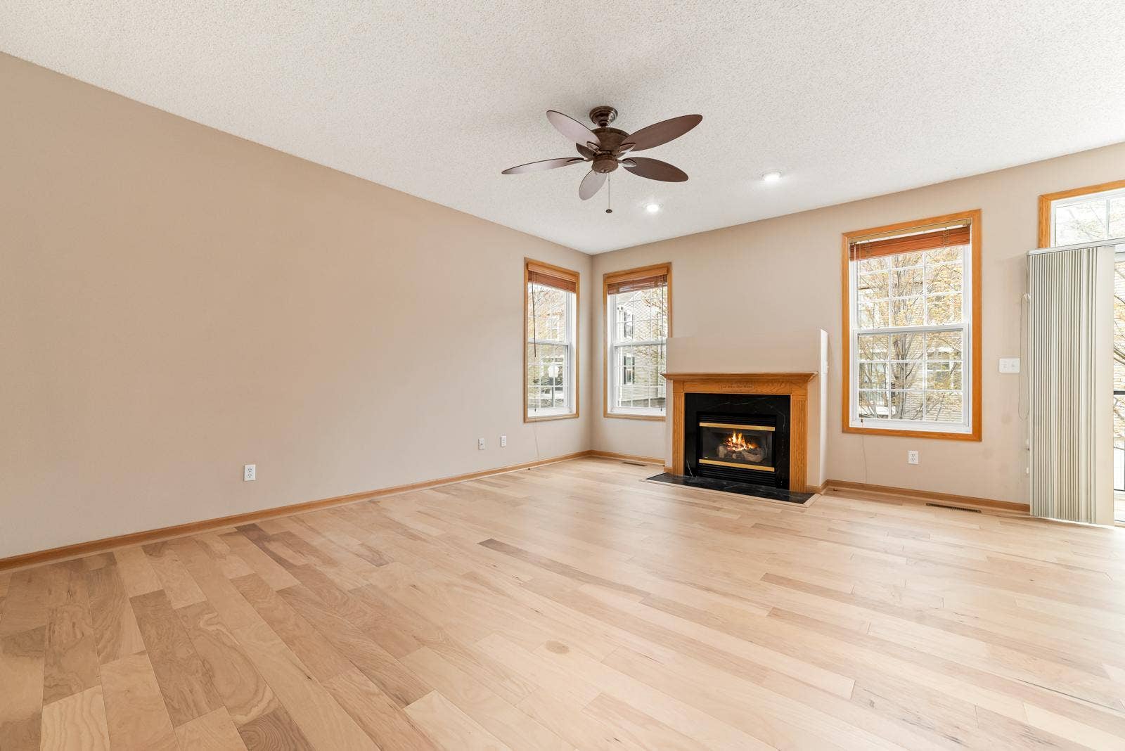 15726 Frisian Lane, Apple Valley, MN 55124 15726 Frisian Lane, Apple Valley, MN 55124