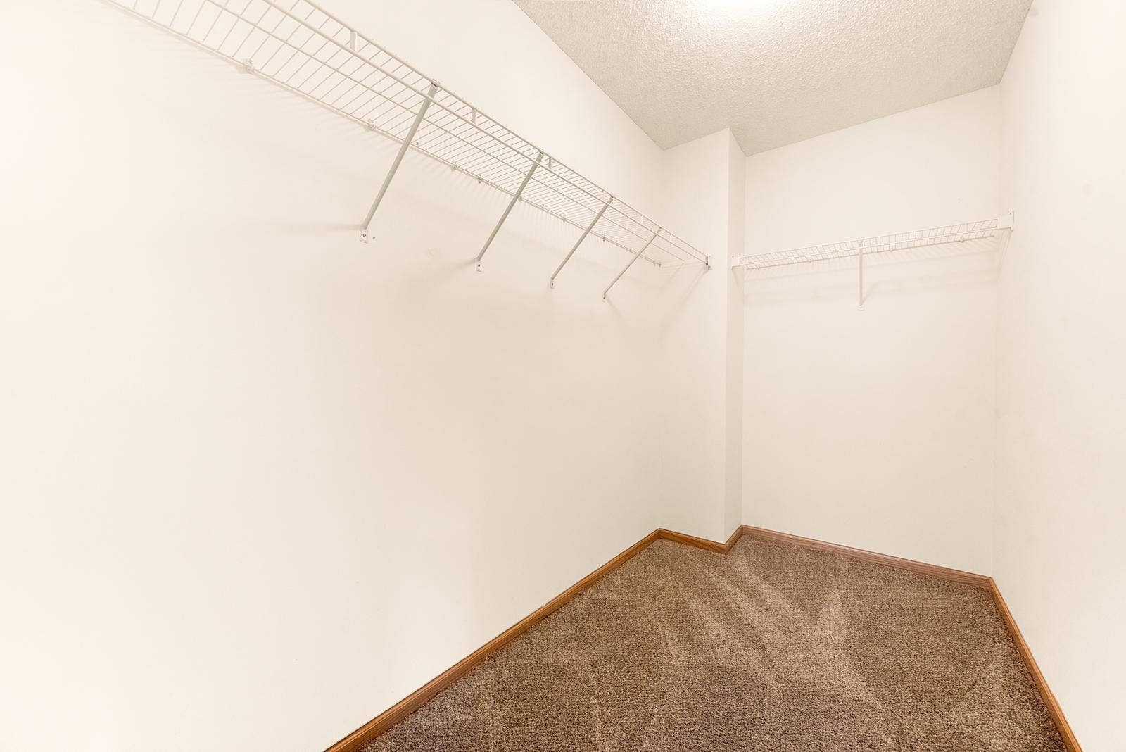 15726 Frisian Lane, Apple Valley, MN 55124 15726 Frisian Lane, Apple Valley, MN 55124