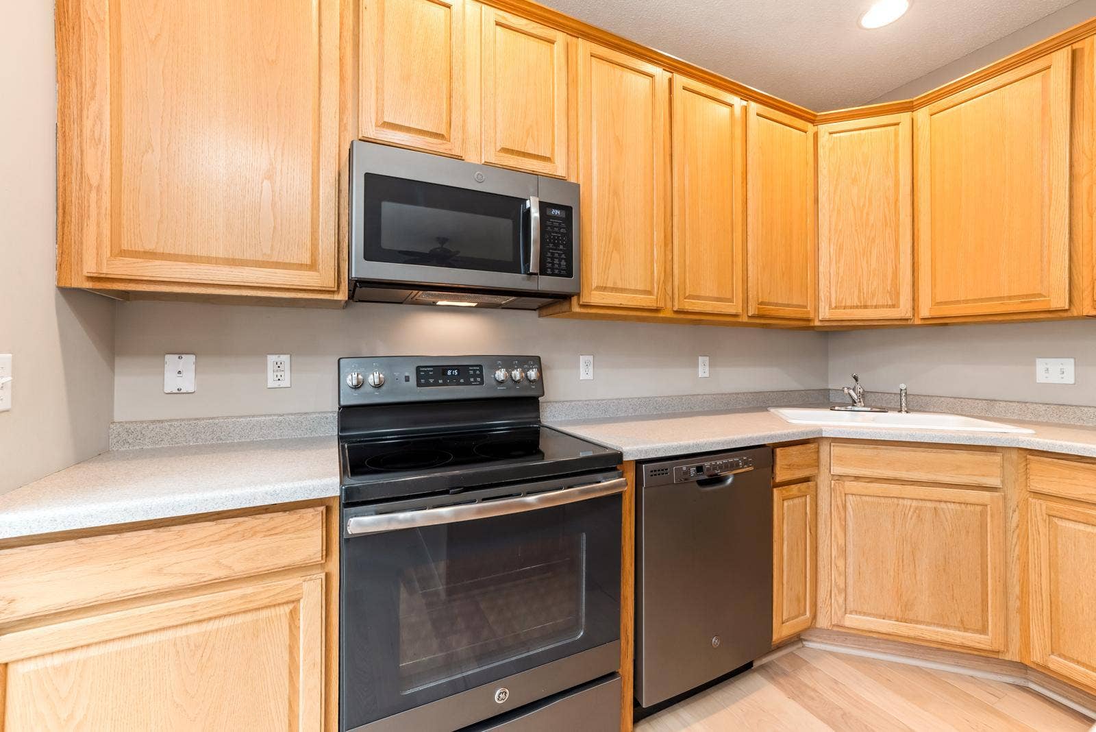 15726 Frisian Lane, Apple Valley, MN 55124 15726 Frisian Lane, Apple Valley, MN 55124