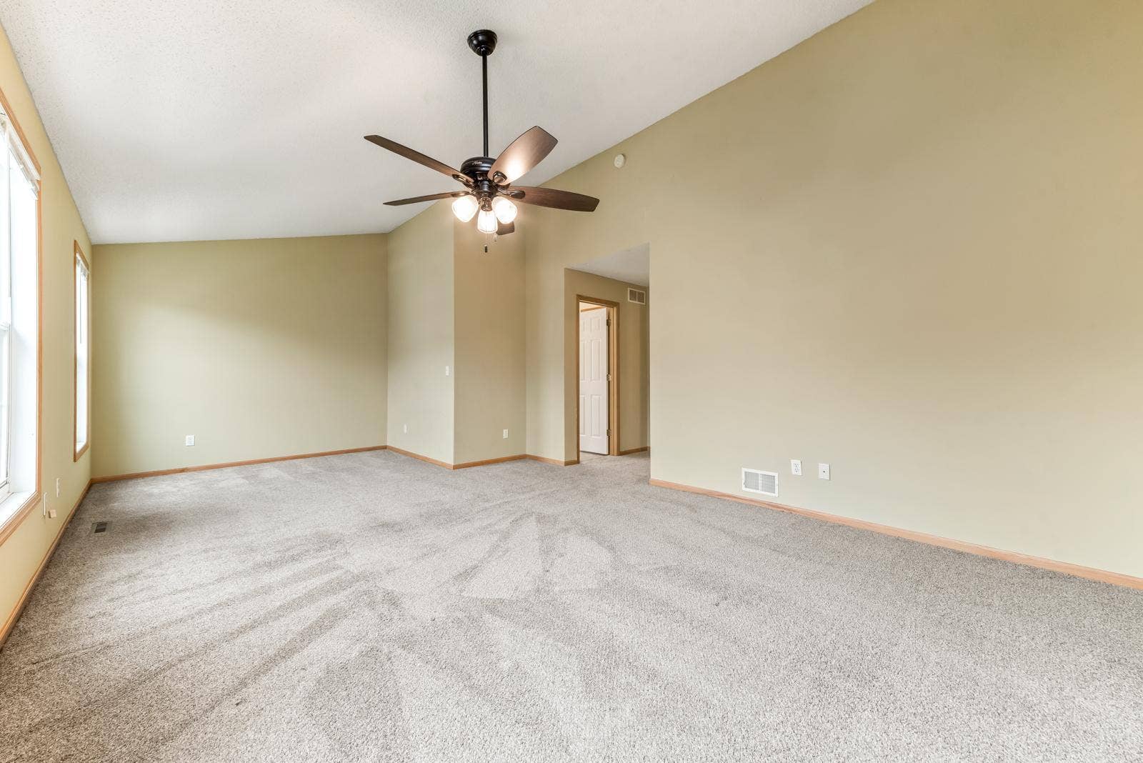 15726 Frisian Lane, Apple Valley, MN 55124 15726 Frisian Lane, Apple Valley, MN 55124