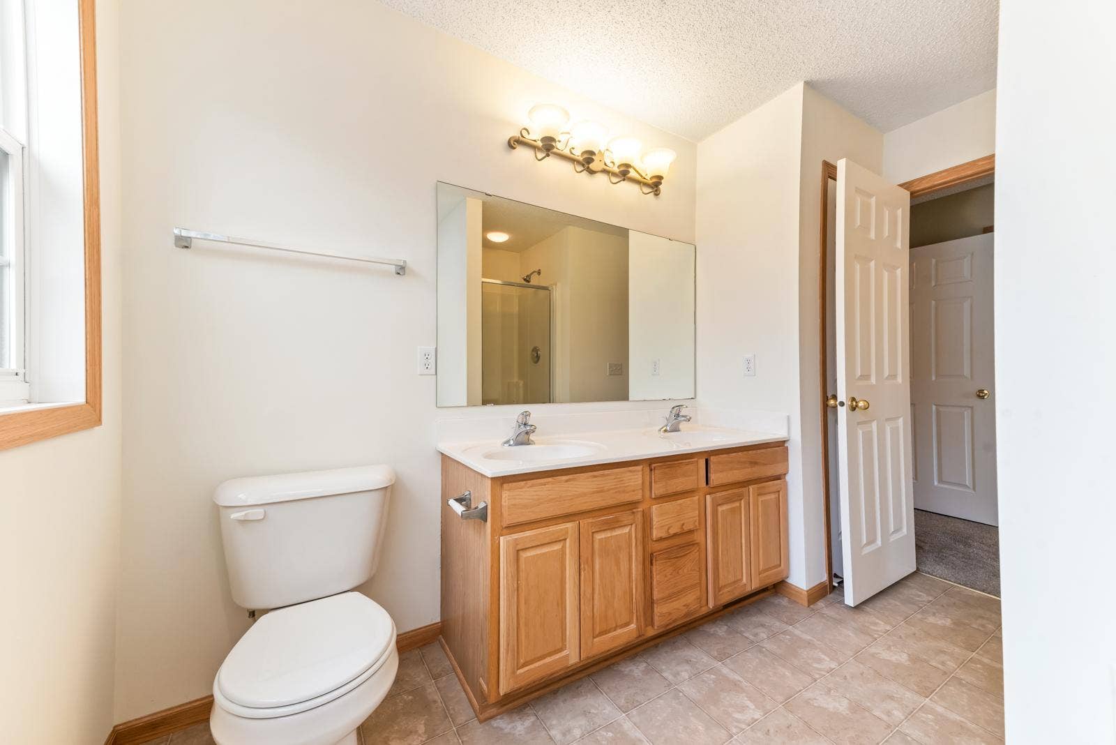 15726 Frisian Lane, Apple Valley, MN 55124 15726 Frisian Lane, Apple Valley, MN 55124