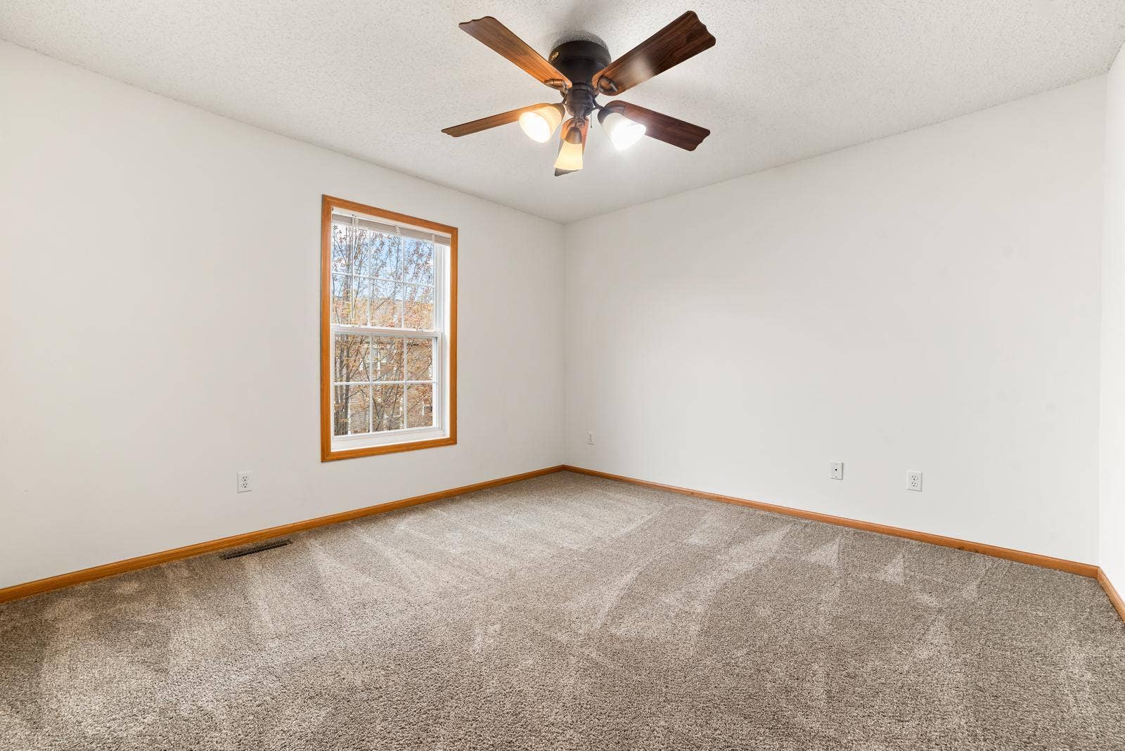 15726 Frisian Lane, Apple Valley, MN 55124 15726 Frisian Lane, Apple Valley, MN 55124