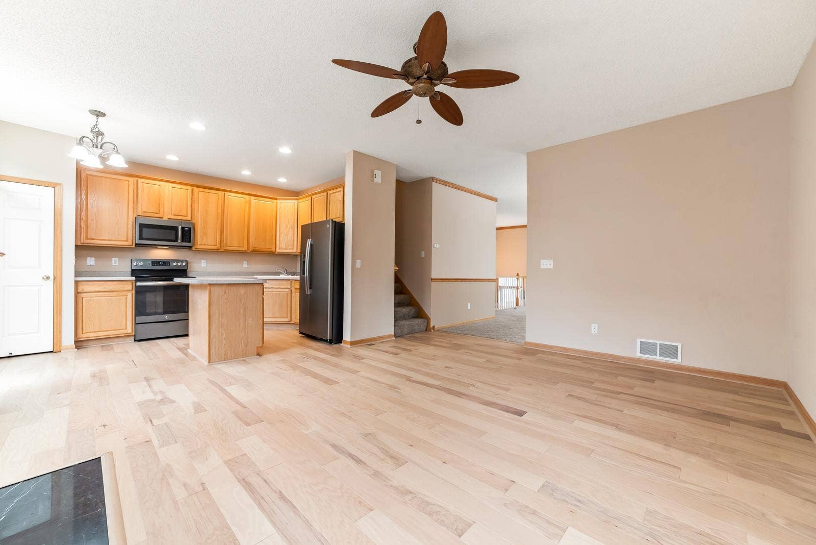 15726 Frisian Lane, Apple Valley, MN 55124 15726 Frisian Lane, Apple Valley, MN 55124