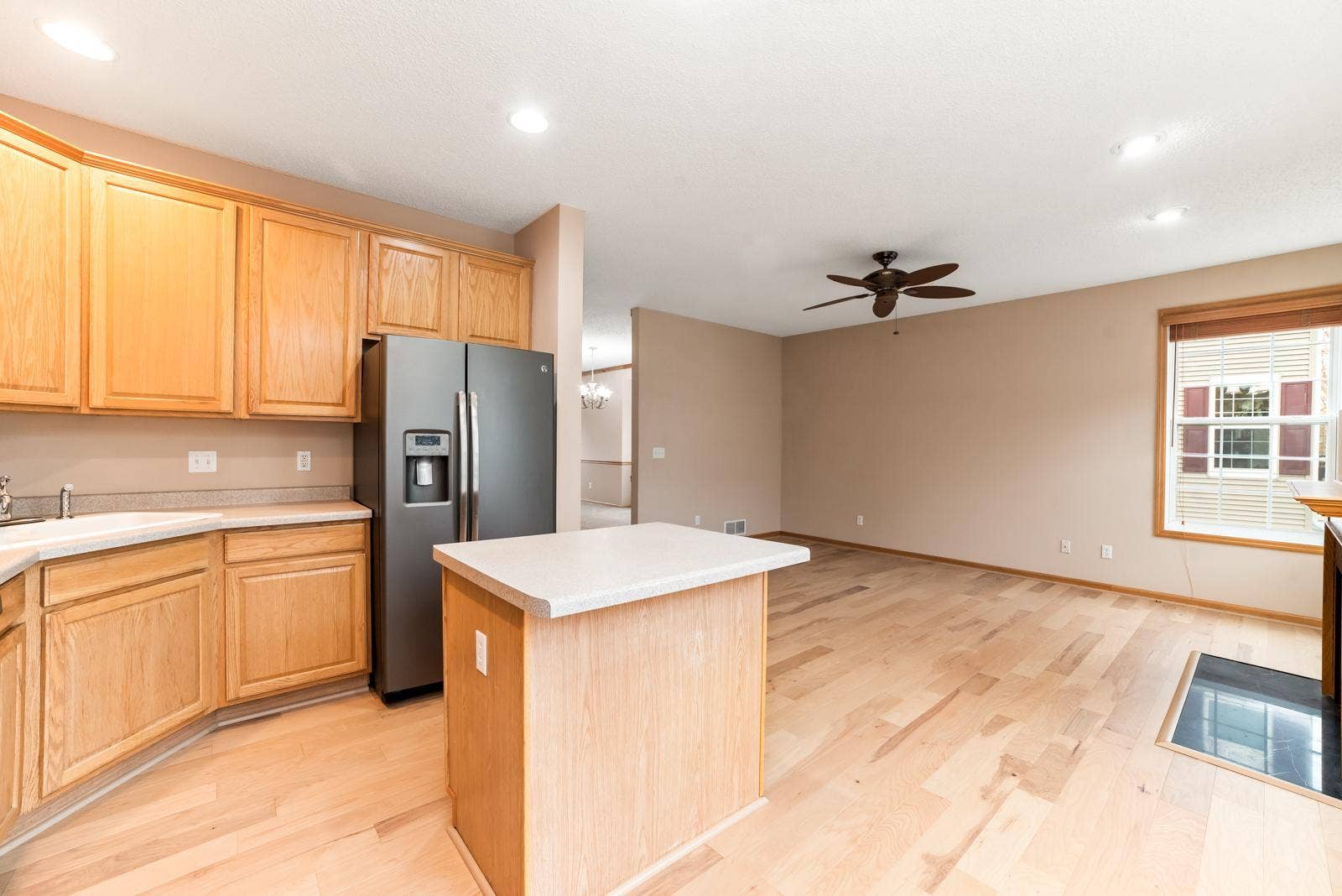 15726 Frisian Lane, Apple Valley, MN 55124 15726 Frisian Lane, Apple Valley, MN 55124