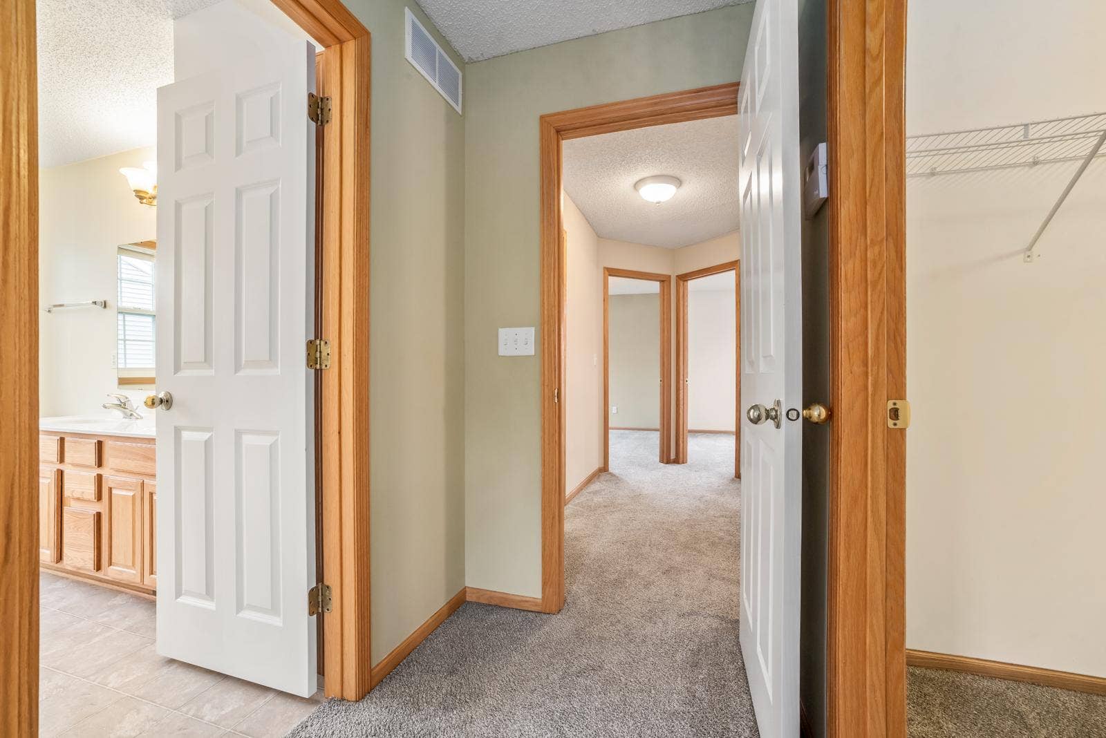 15726 Frisian Lane, Apple Valley, MN 55124 15726 Frisian Lane, Apple Valley, MN 55124