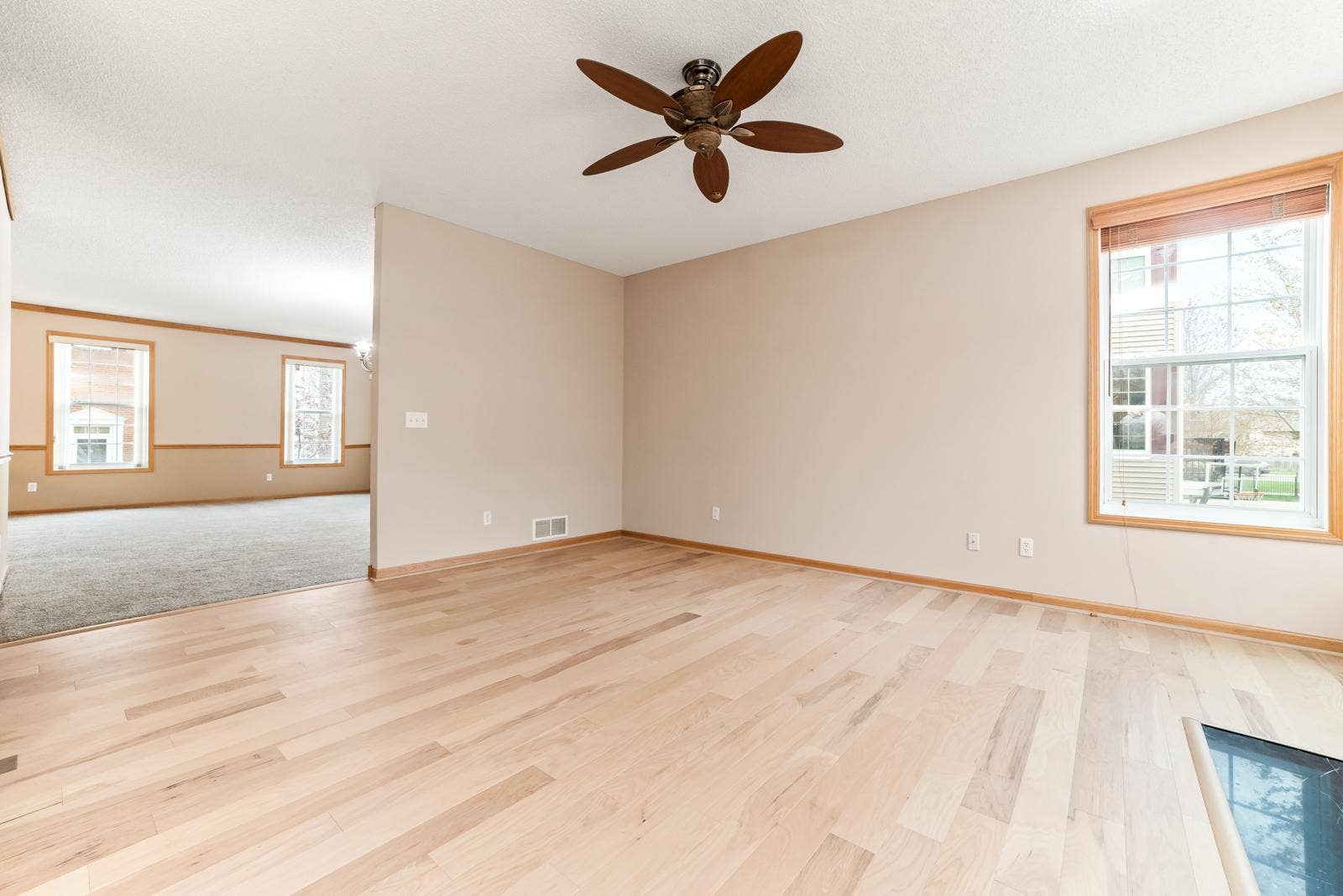 15726 Frisian Lane, Apple Valley, MN 55124 15726 Frisian Lane, Apple Valley, MN 55124