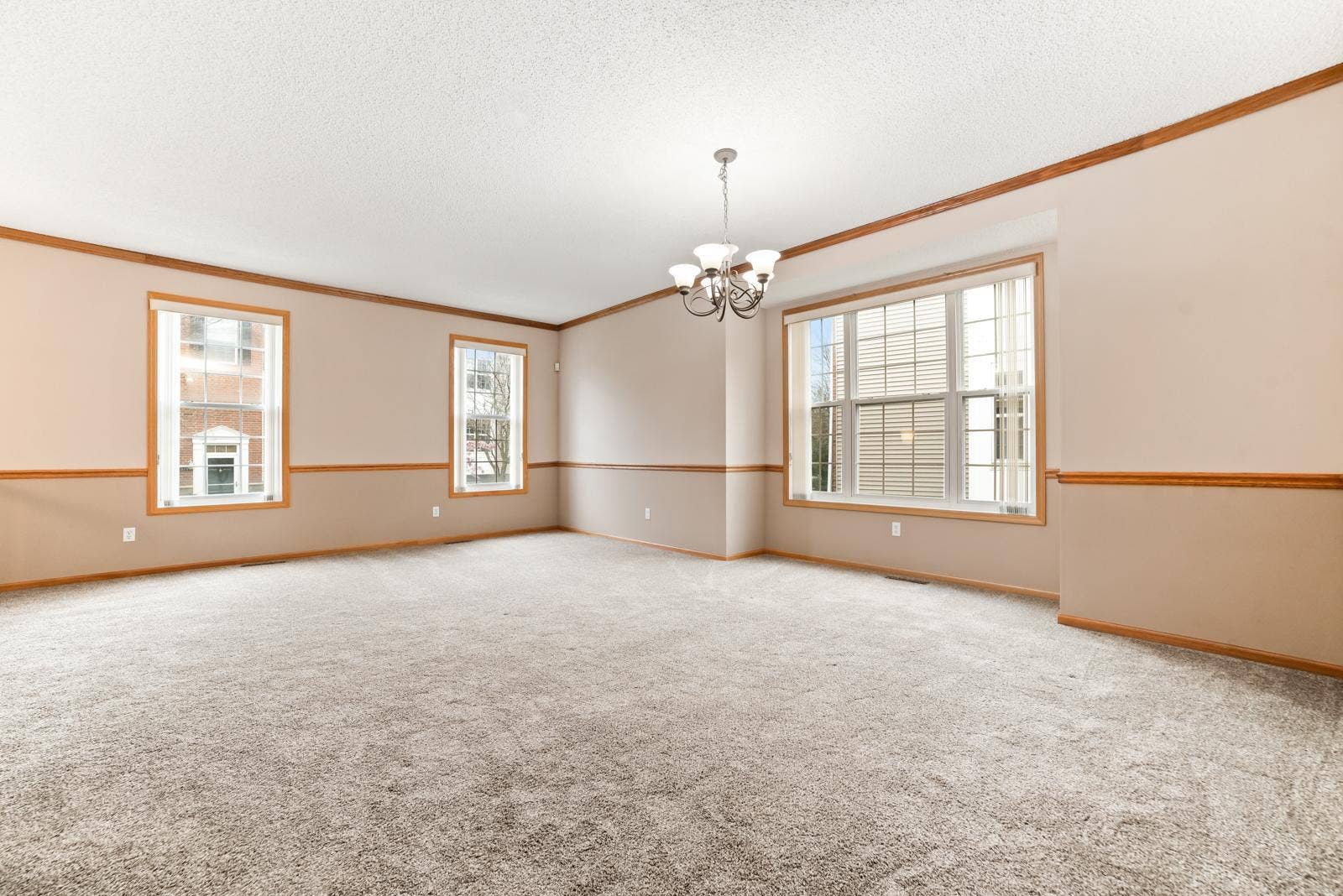 15726 Frisian Lane, Apple Valley, MN 55124 15726 Frisian Lane, Apple Valley, MN 55124