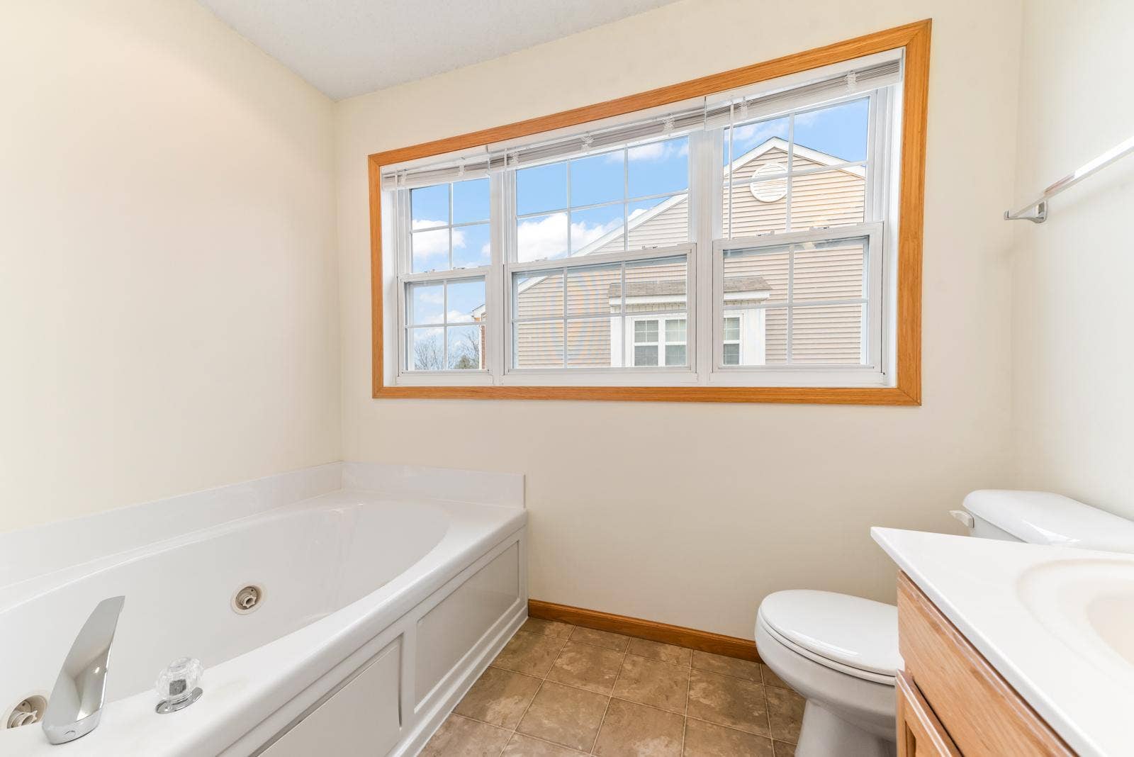 15726 Frisian Lane, Apple Valley, MN 55124 15726 Frisian Lane, Apple Valley, MN 55124