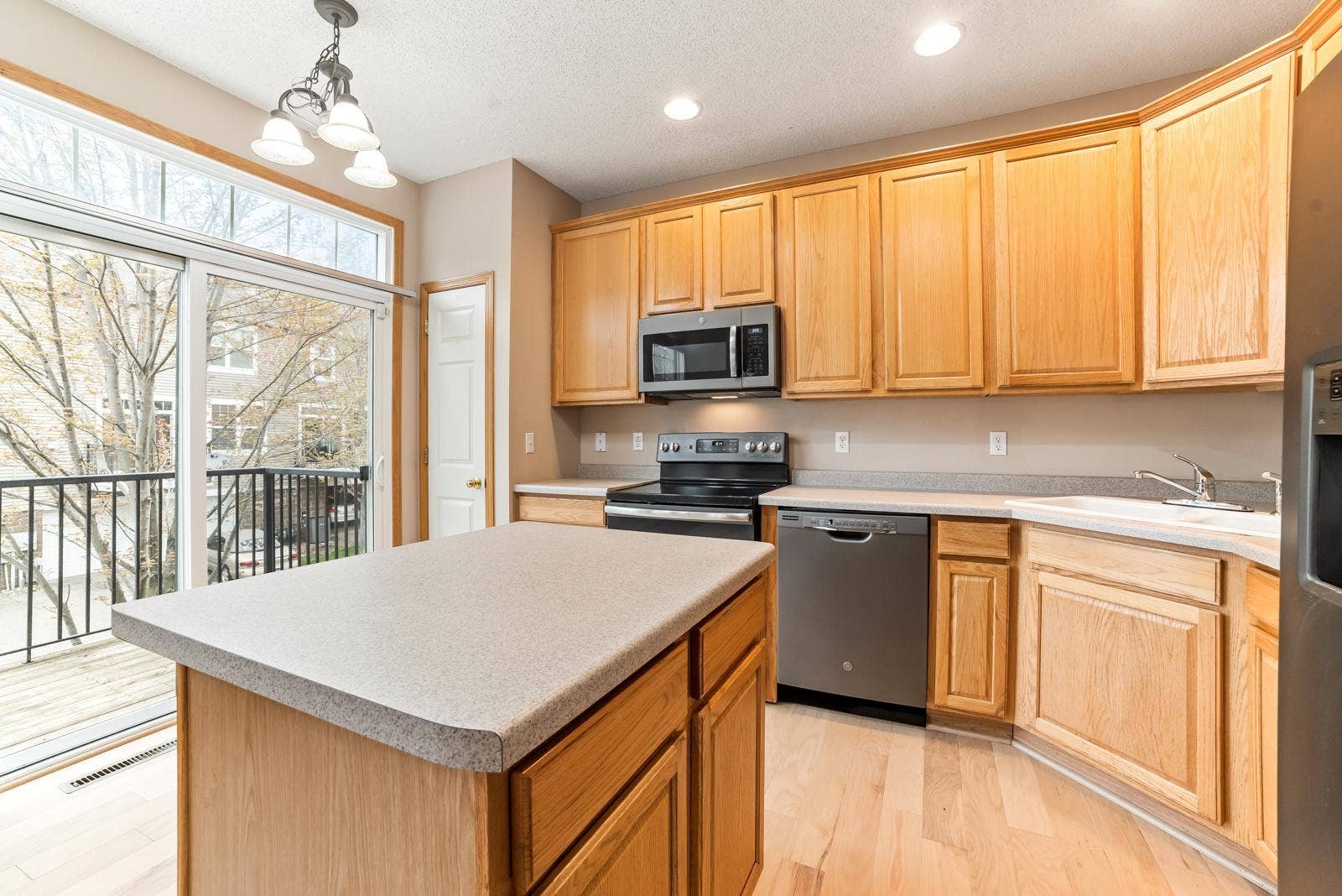 15726 Frisian Lane, Apple Valley, MN 55124 15726 Frisian Lane, Apple Valley, MN 55124