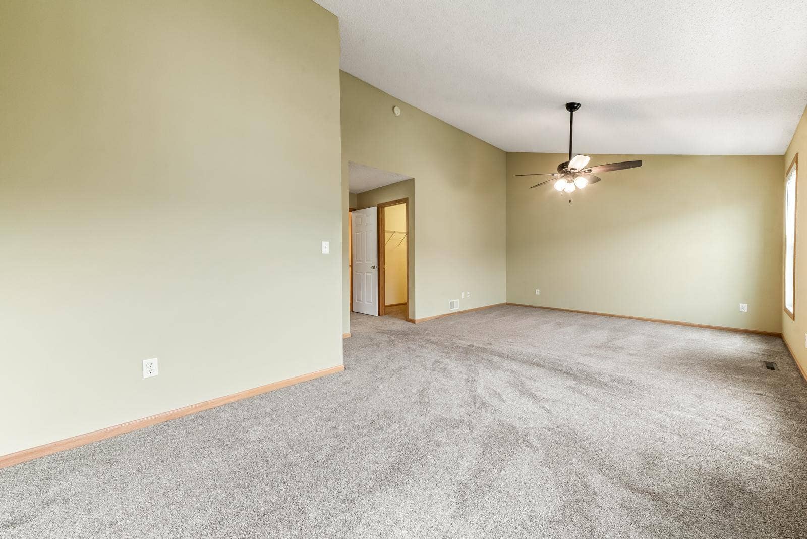 15726 Frisian Lane, Apple Valley, MN 55124 15726 Frisian Lane, Apple Valley, MN 55124