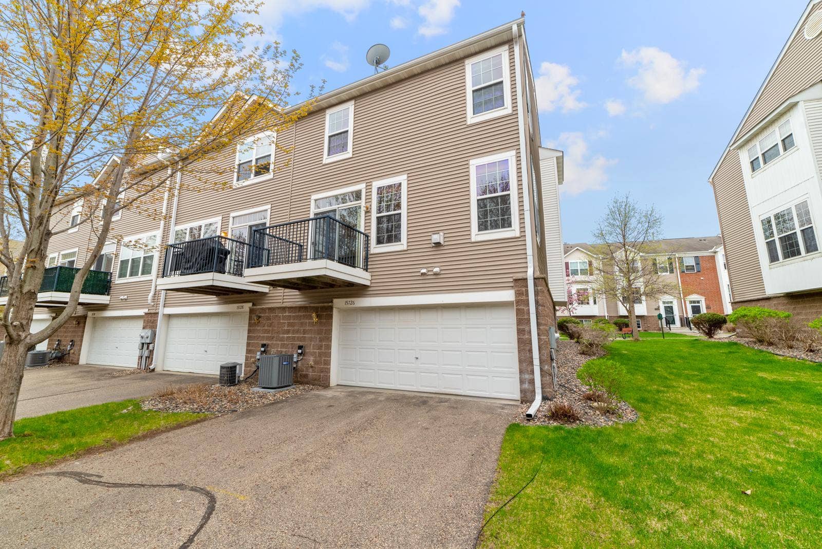 15726 Frisian Lane, Apple Valley, MN 55124 15726 Frisian Lane, Apple Valley, MN 55124