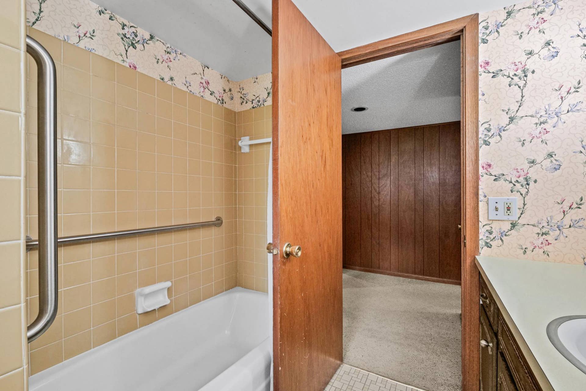 10243 Rich Road, Bloomington, MN 55437 10243 Rich Road, Bloomington, MN 55437