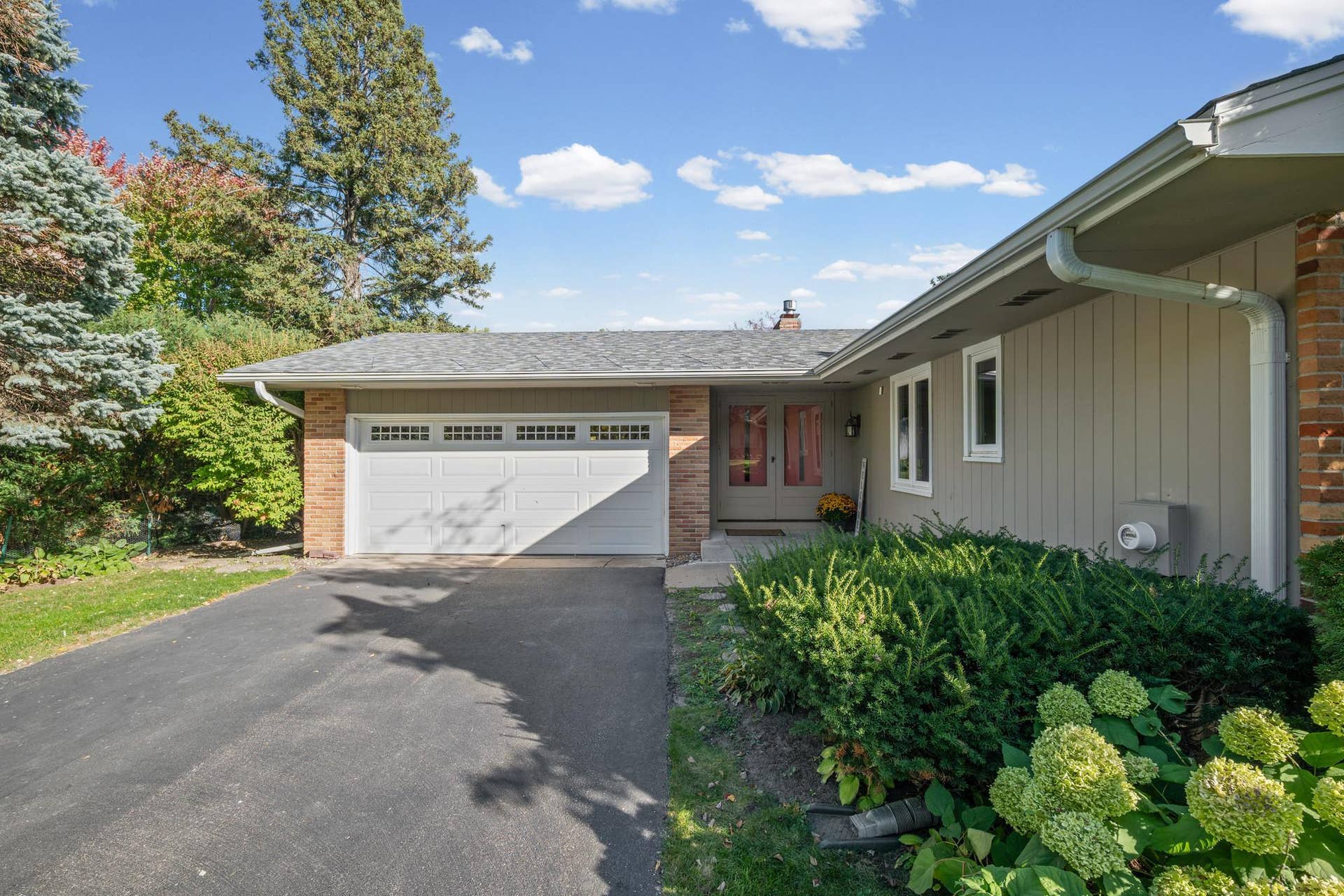 10243 Rich Road, Bloomington, MN 55437 10243 Rich Road, Bloomington, MN 55437