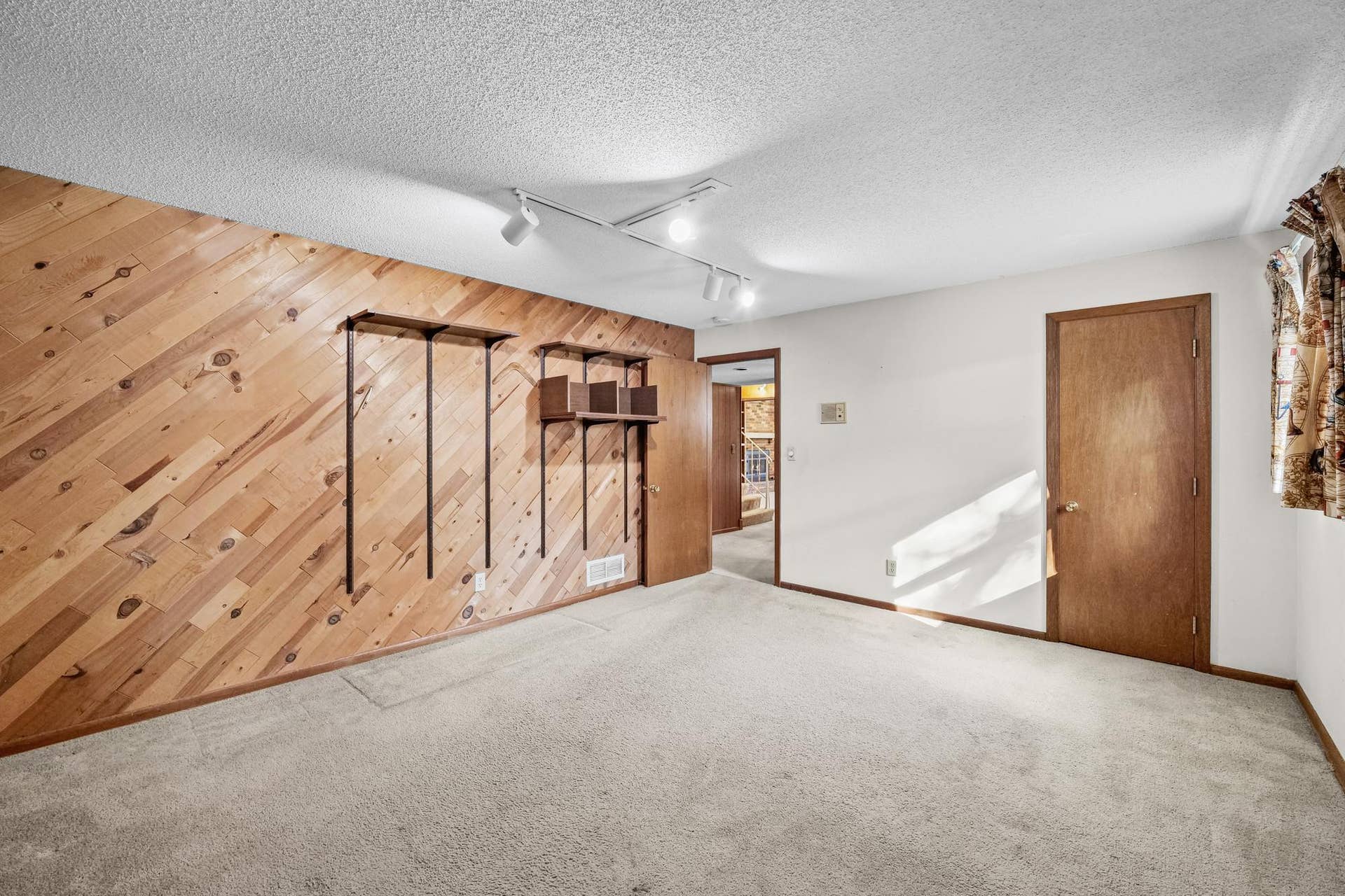 10243 Rich Road, Bloomington, MN 55437 10243 Rich Road, Bloomington, MN 55437