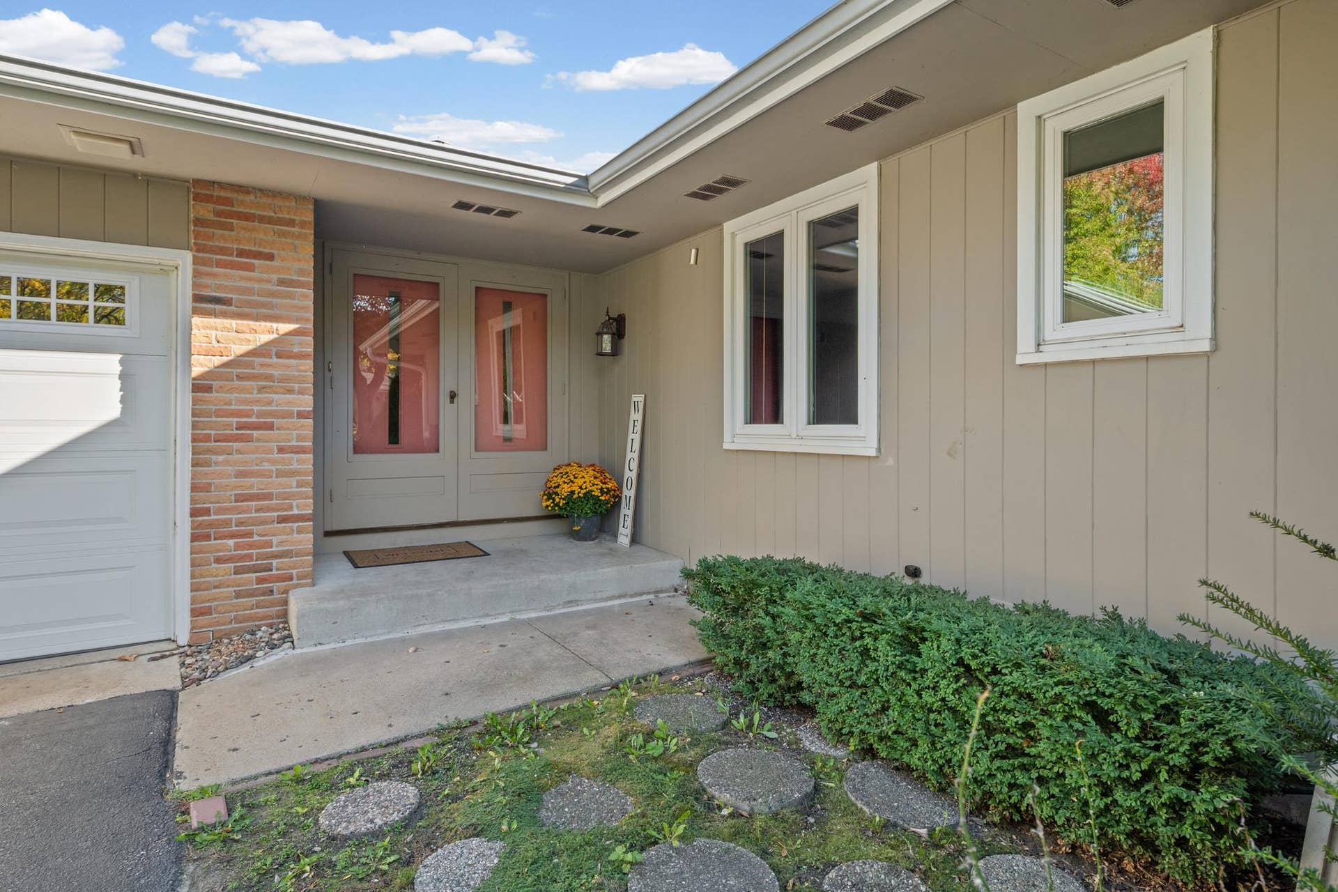 10243 Rich Road, Bloomington, MN 55437 10243 Rich Road, Bloomington, MN 55437