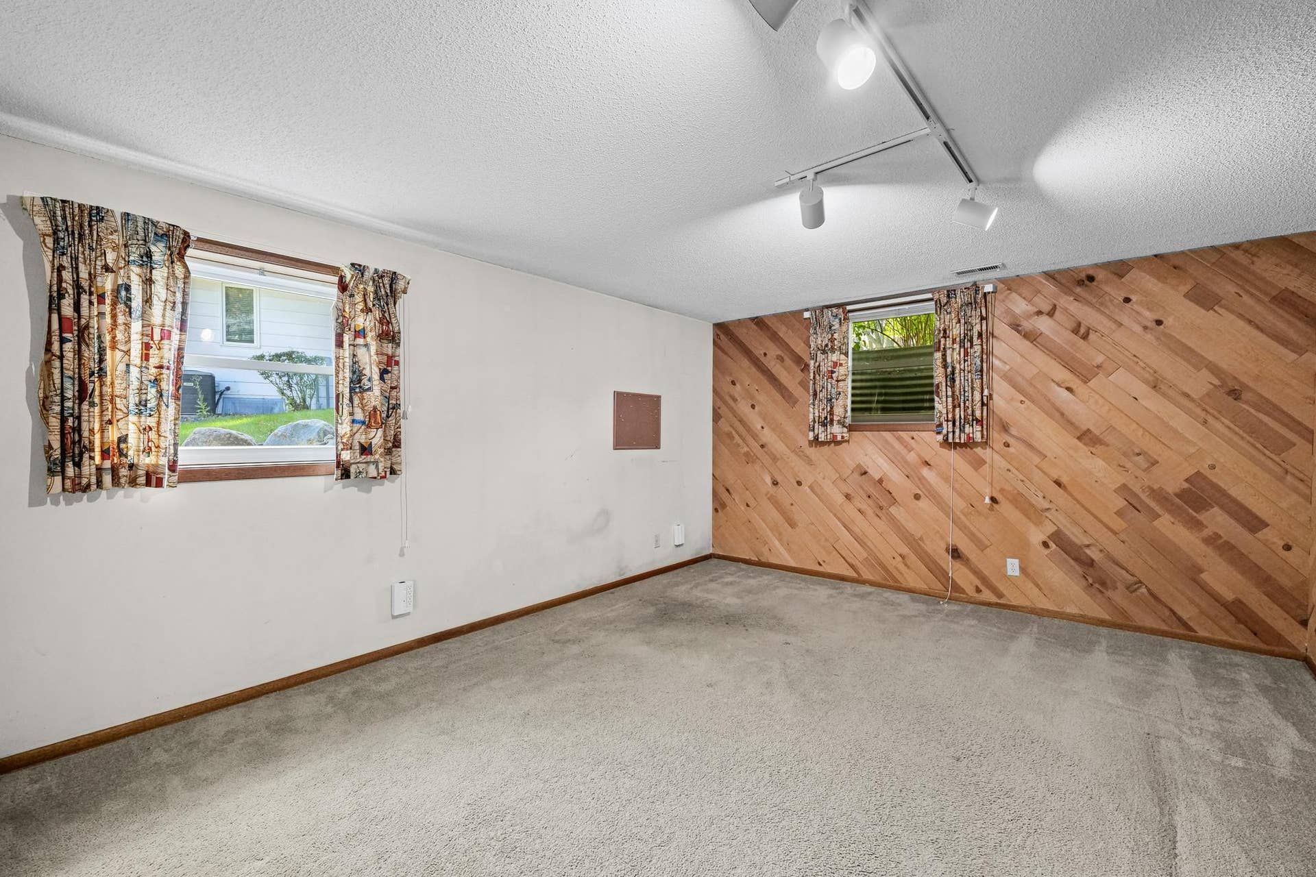10243 Rich Road, Bloomington, MN 55437 10243 Rich Road, Bloomington, MN 55437