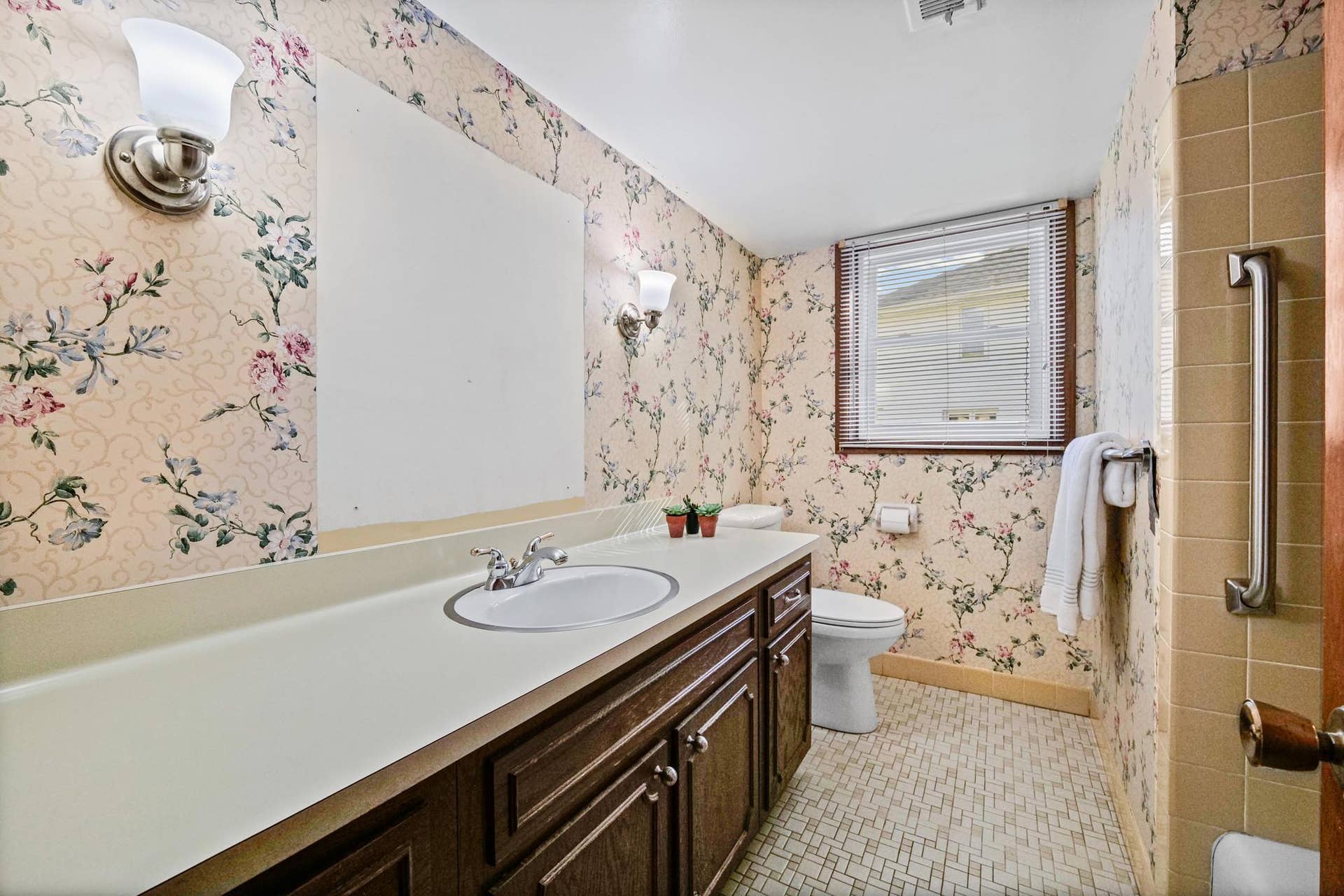 10243 Rich Road, Bloomington, MN 55437 10243 Rich Road, Bloomington, MN 55437