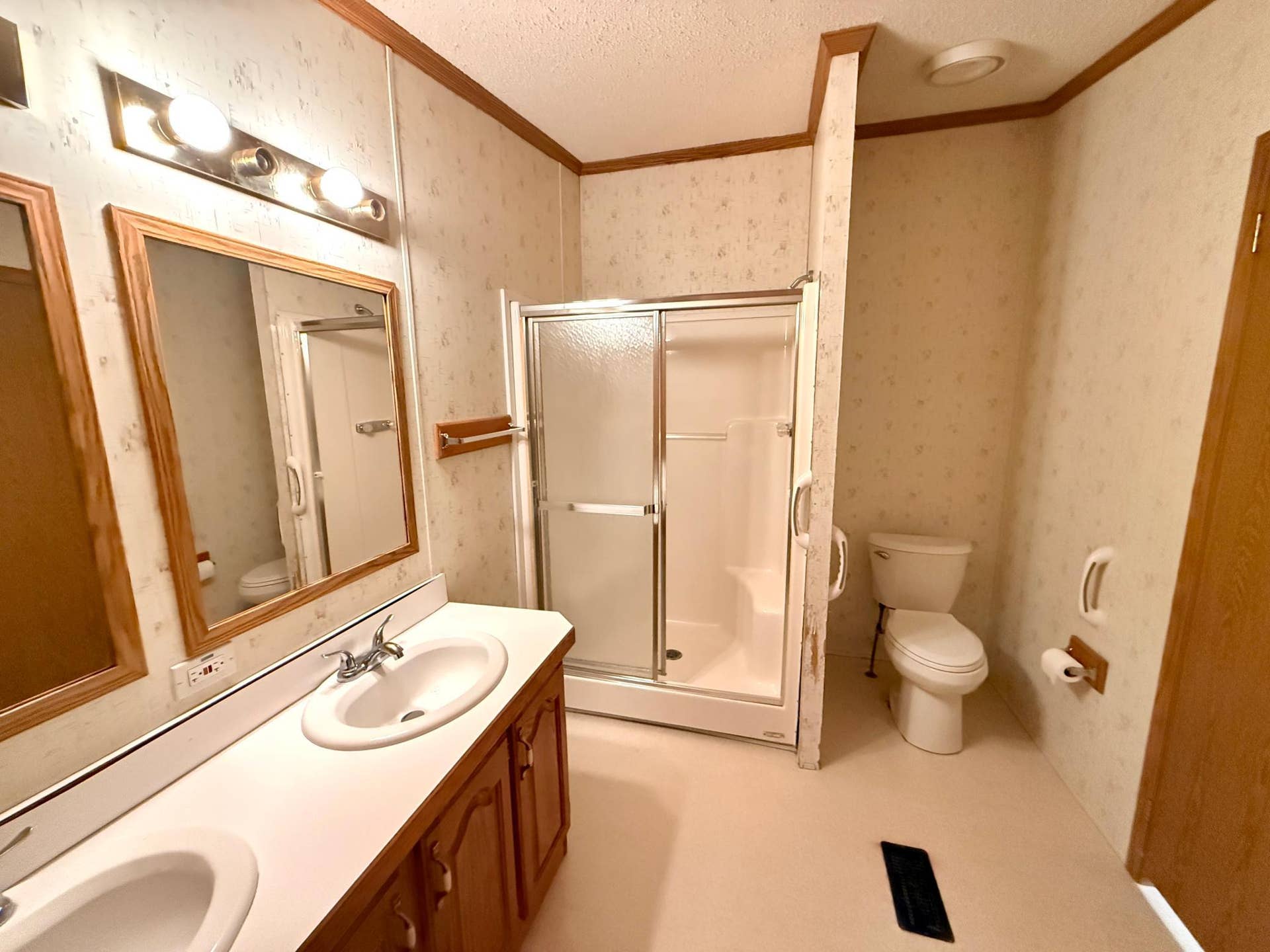 9446 Pony Lake Road NW, Bemidji, MN 56601 Primary 3/4 bathroom