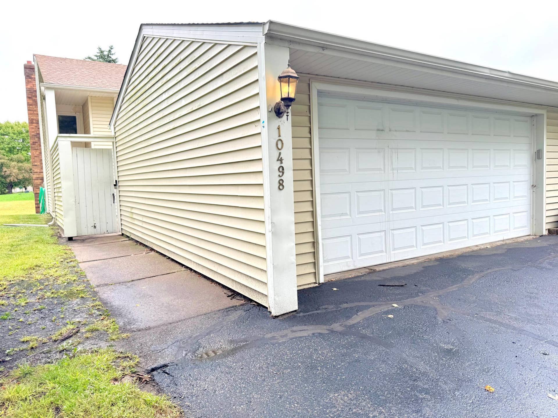 10498 Yorktown Lane N, Maple Grove, MN 55369 Front look into private courtyard.jpeg