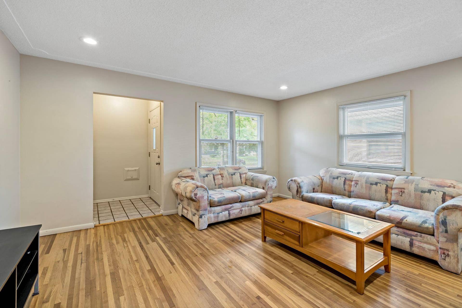 5749 Bloomington Avenue, 17, Minneapolis, MN 55417 Once inside 5749 your are welcomed to a 15 x 14 living room with original hardwood floors.