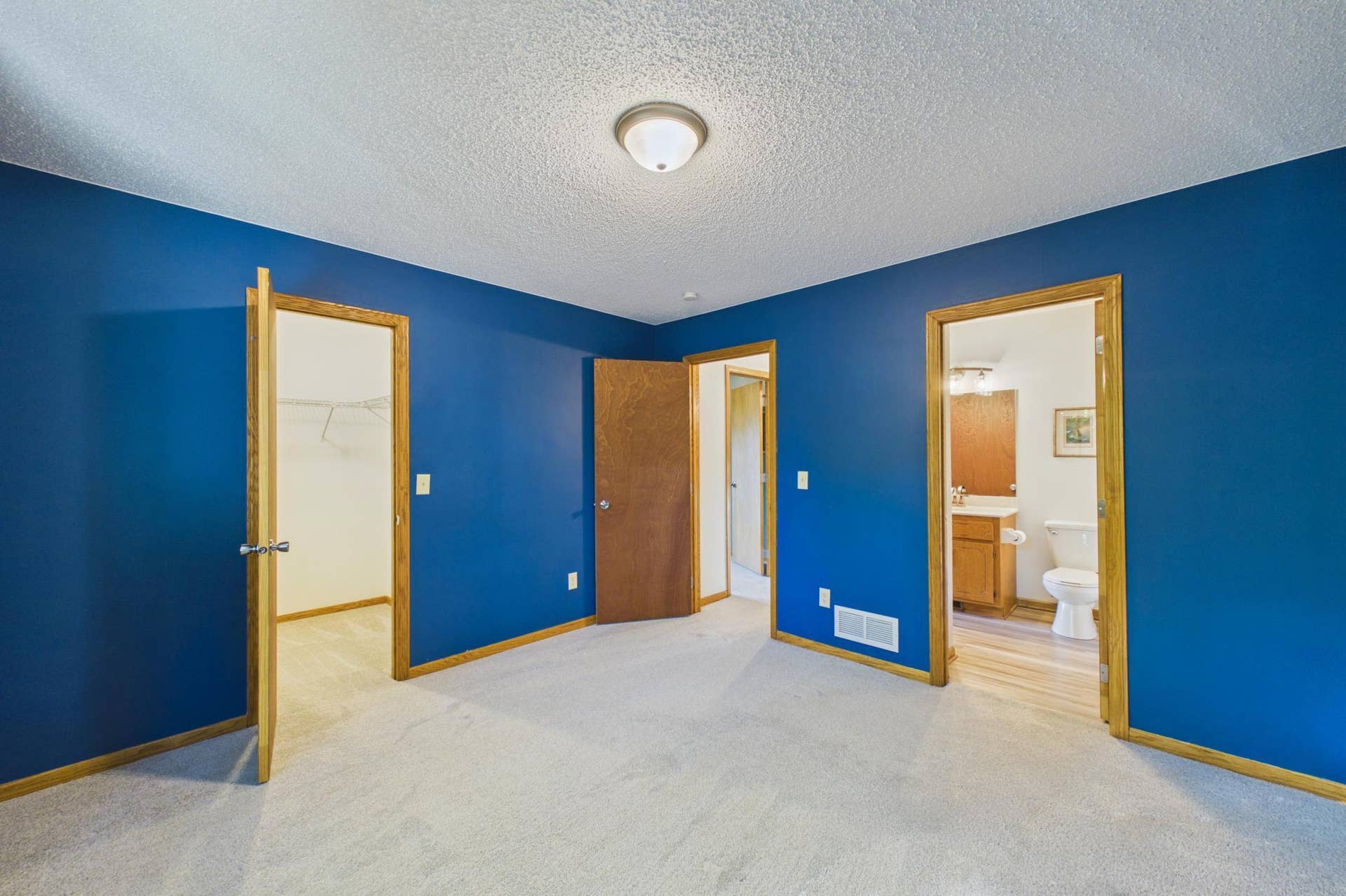 7081 Upper 36th Street N, Oakdale, MN 55128 Primary Bedroom 2 - Upper.jpg