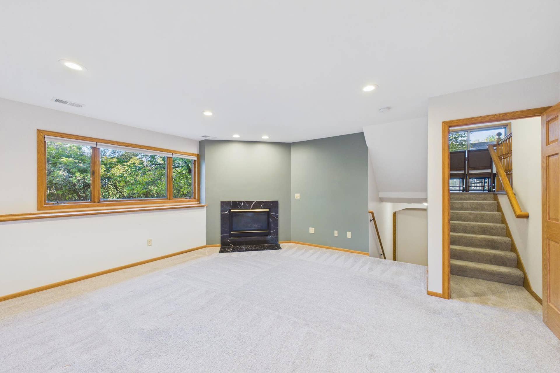 7081 Upper 36th Street N, Oakdale, MN 55128 Family Room - Lower.jpg