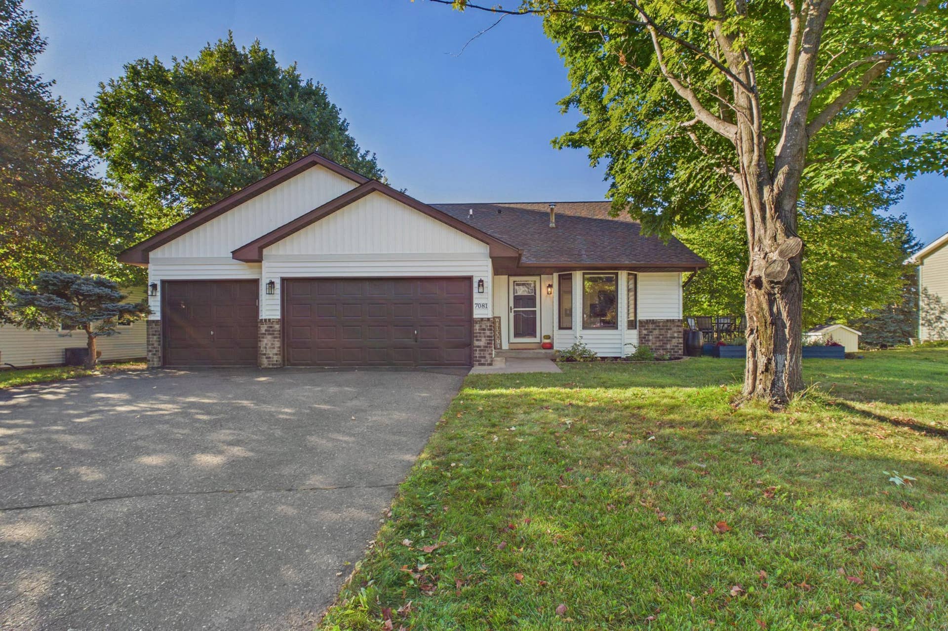 7081 Upper 36th Street N, Oakdale, MN 55128 Front of Home.jpg