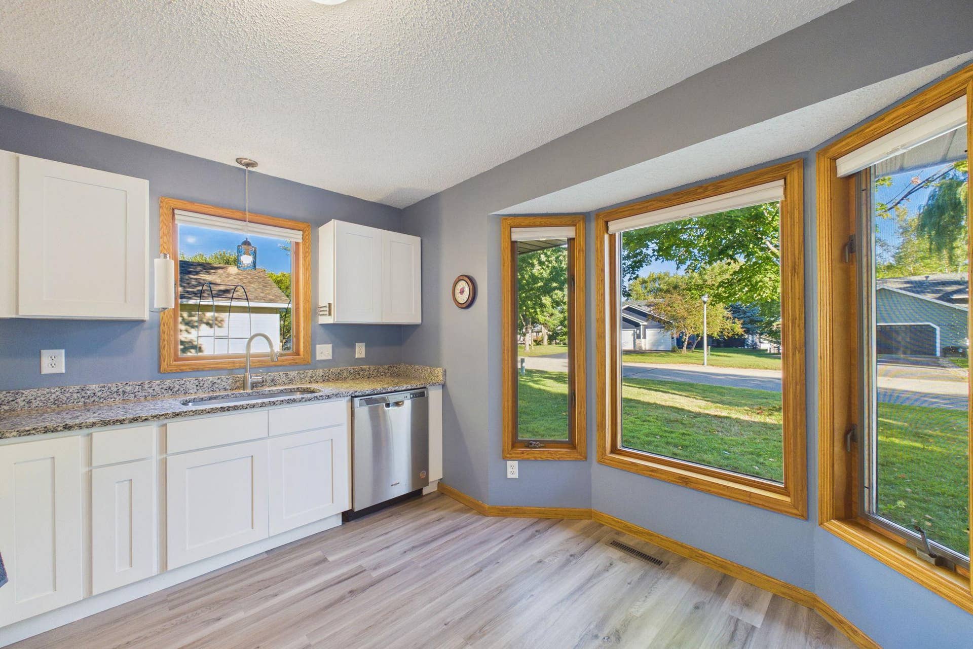 7081 Upper 36th Street N, Oakdale, MN 55128 Kitchen 2.jpg