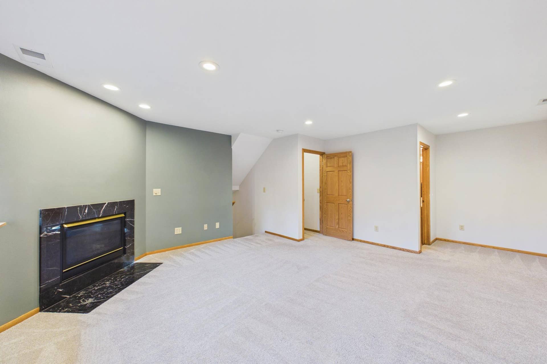 7081 Upper 36th Street N, Oakdale, MN 55128 Family Room 2 - Lower.jpg