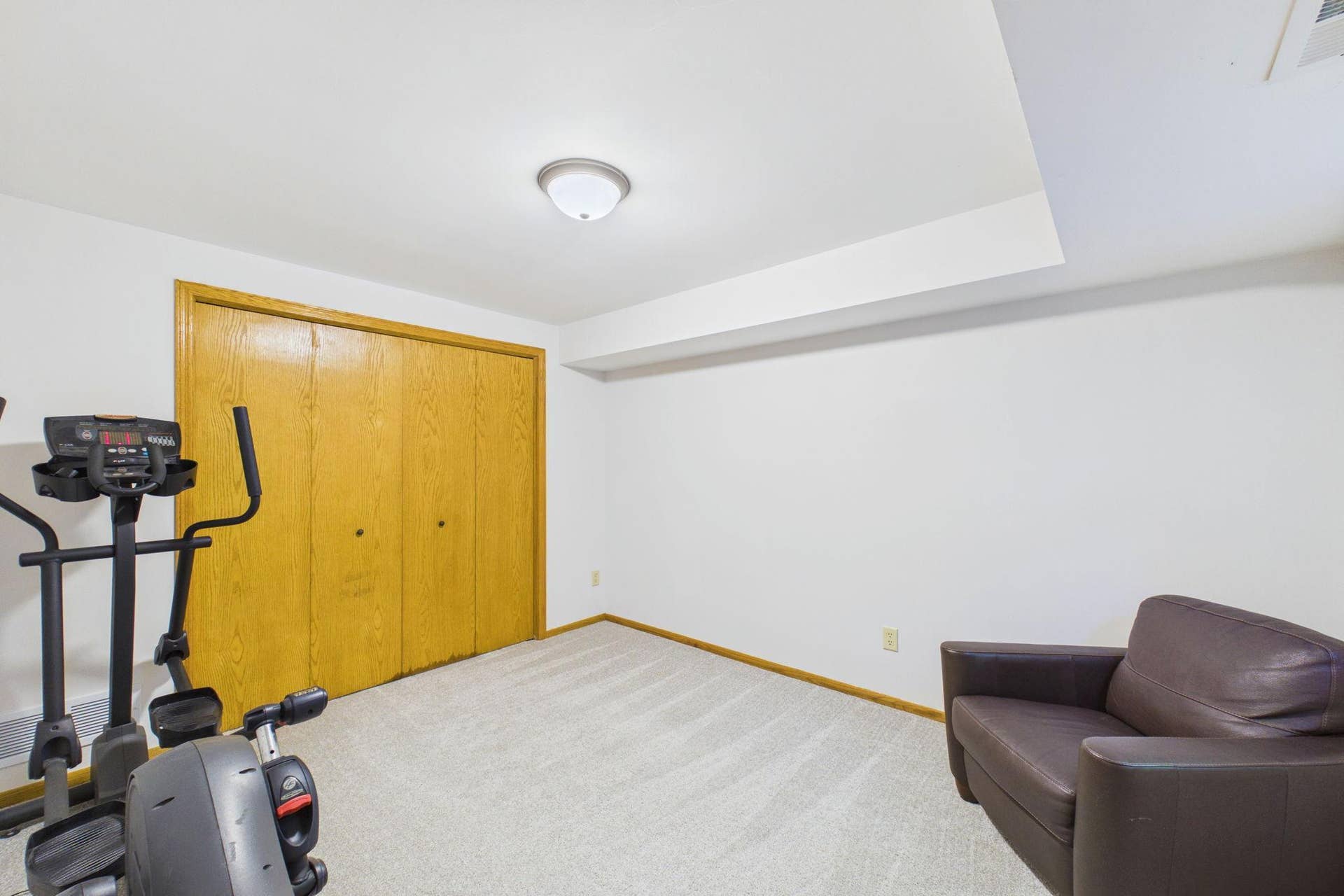7081 Upper 36th Street N, Oakdale, MN 55128 3rd Bedroom - Lower.jpg