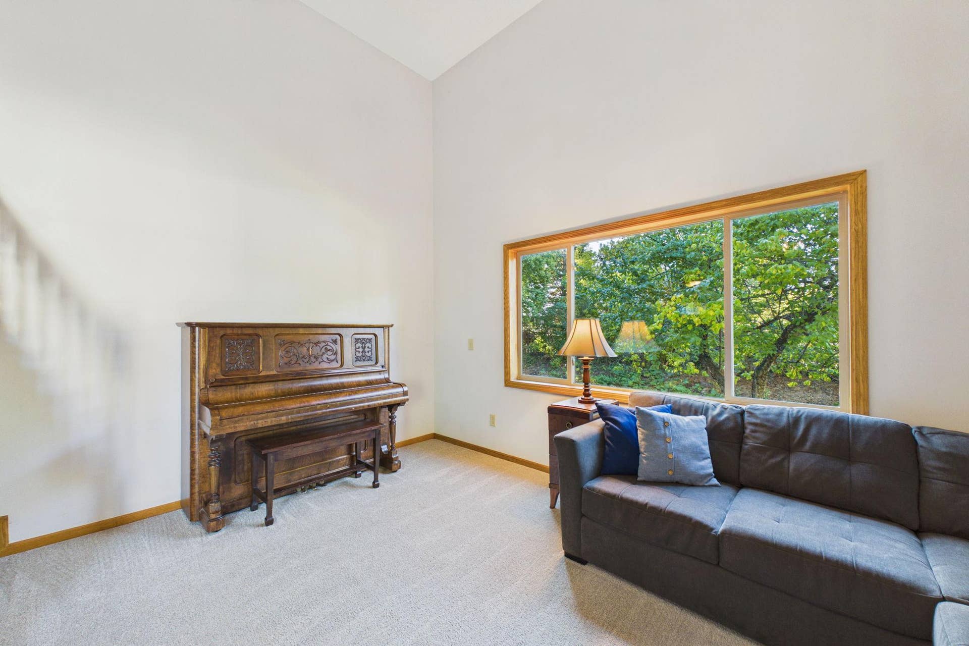 7081 Upper 36th Street N, Oakdale, MN 55128 Family Room 2.jpg