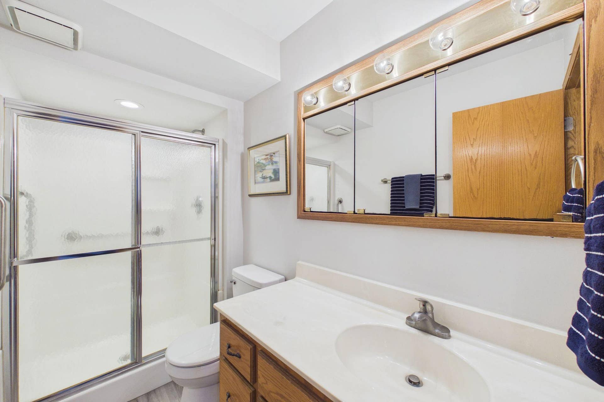 7081 Upper 36th Street N, Oakdale, MN 55128 Bathroom.jpg