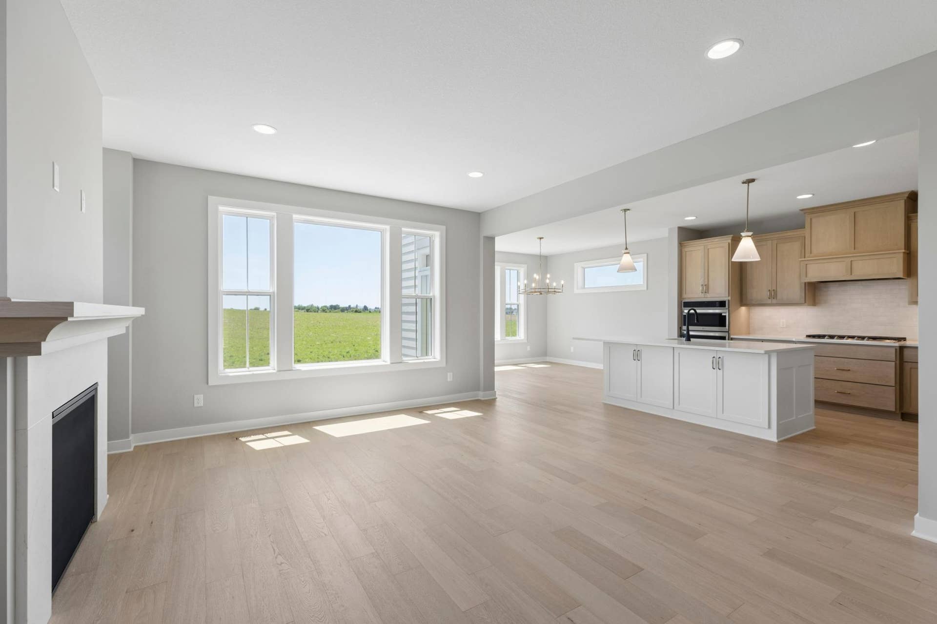 10409 Blackmoor Road, Woodbury, MN 55129 Wide open floorplan perfect for entertaining! (photo of actual listing)