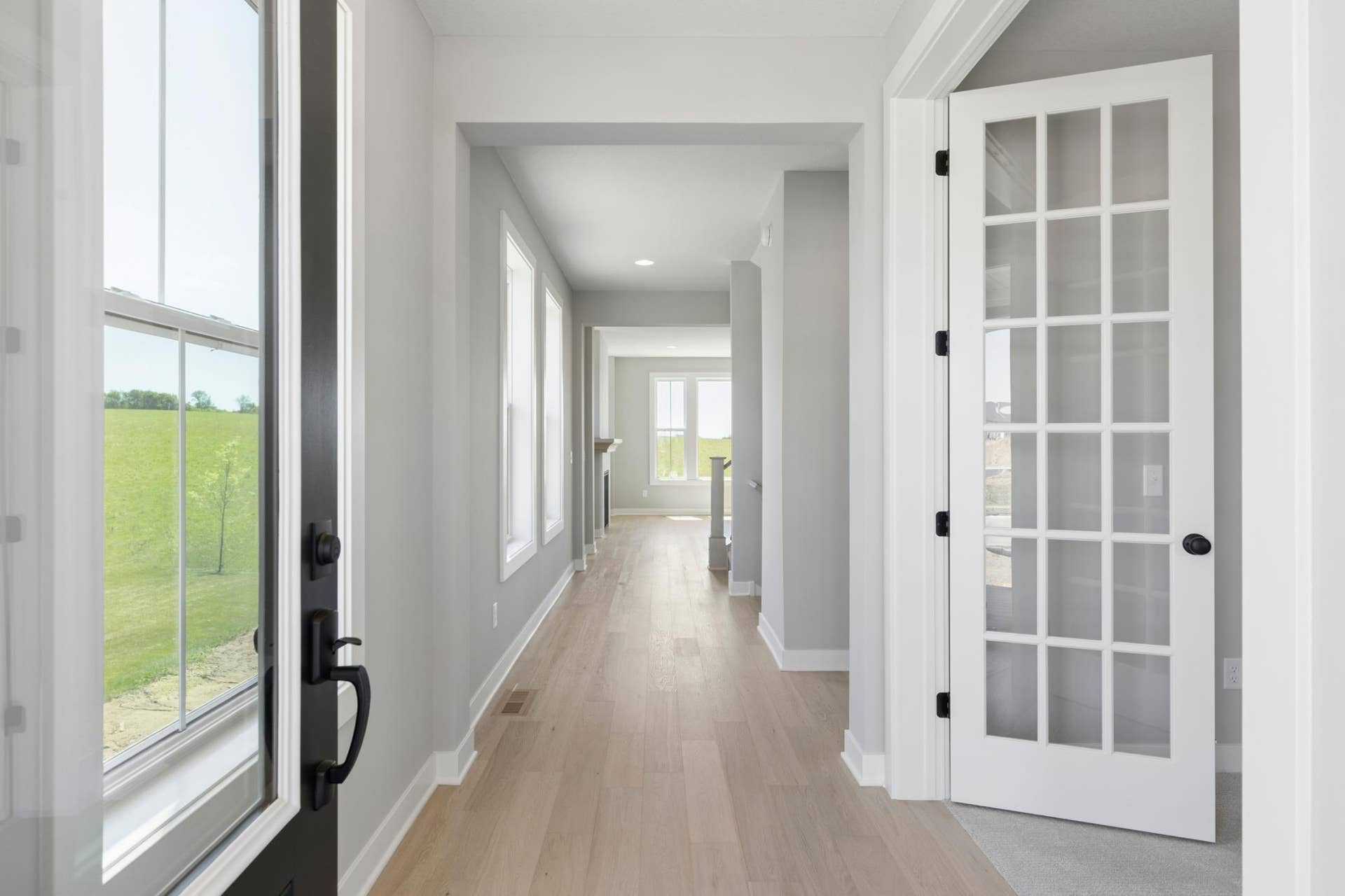 10409 Blackmoor Road, Woodbury, MN 55129 Gorgeous oak floors and lots of windows greet you at entrance to home (photo of actual listing).