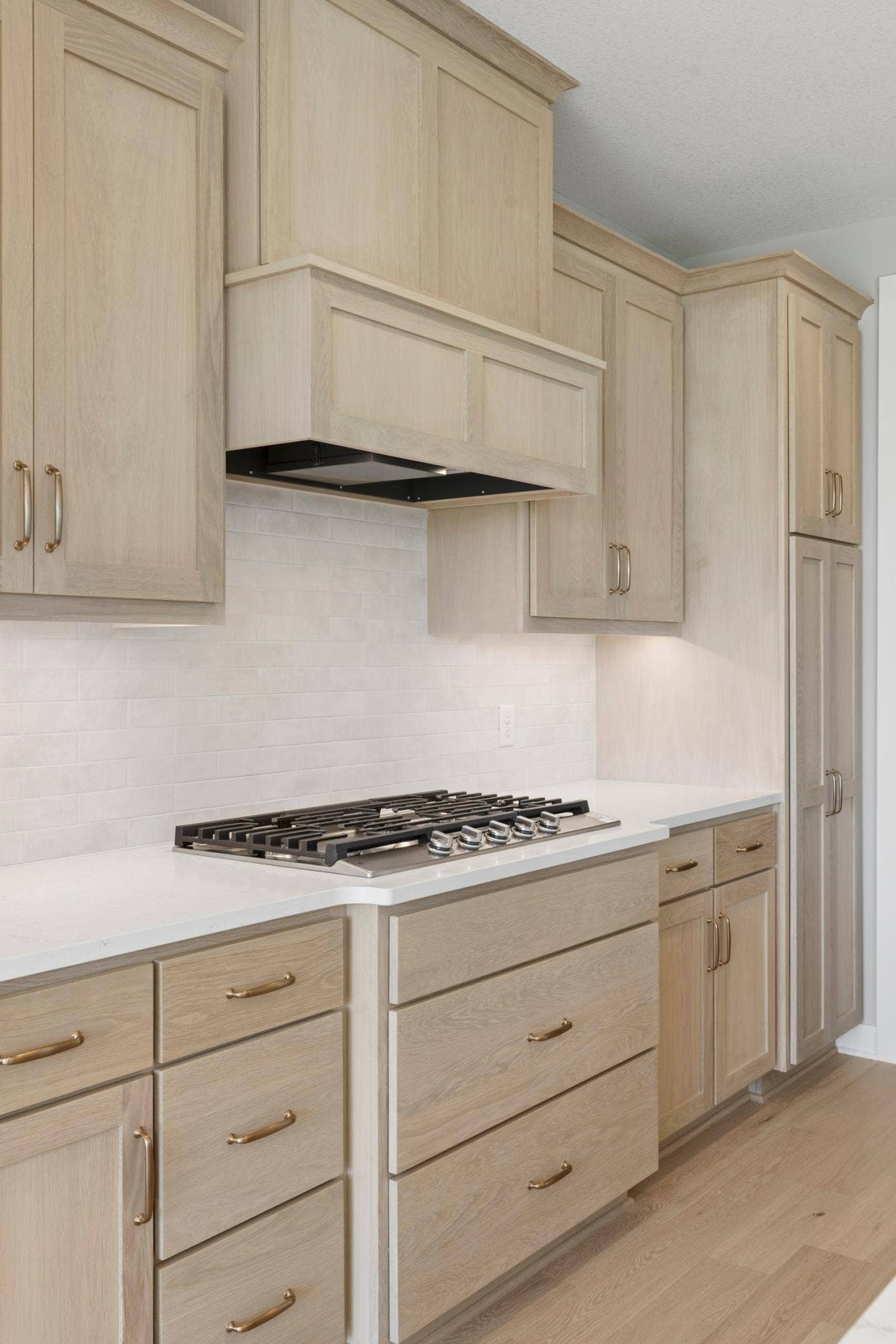10409 Blackmoor Road, Woodbury, MN 55129 36" gas cooktop with vented range hood (photo of actual listing).