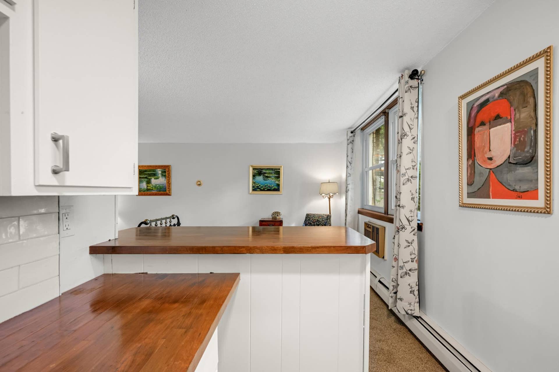 2536 Dupont Avenue S, #101, 47, Minneapolis, MN 55405 Convenient kitchen with everything you need close at hand.