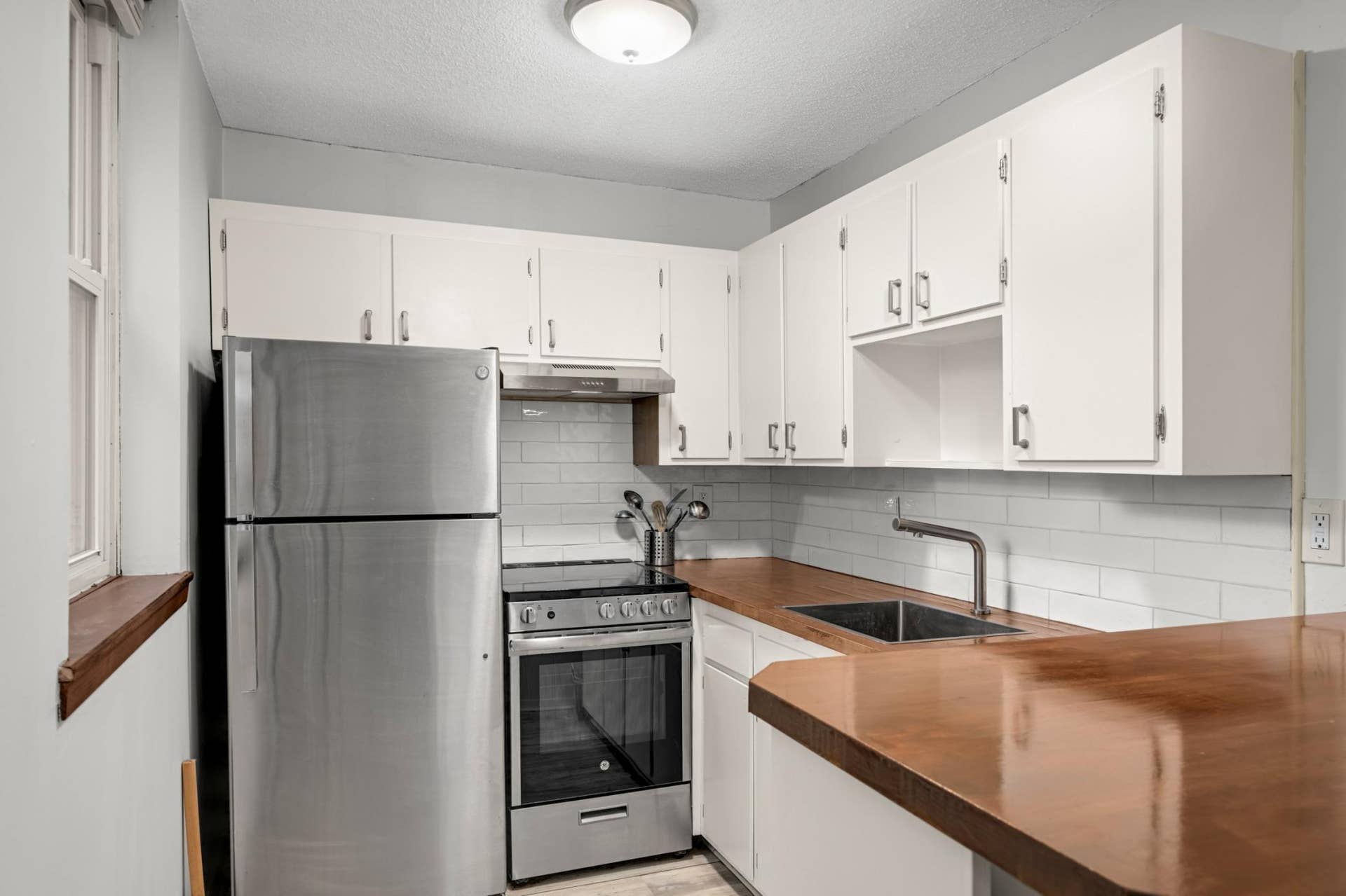 2536 Dupont Avenue S, #101, 47, Minneapolis, MN 55405 Kitchen with updated appliances and countertop.