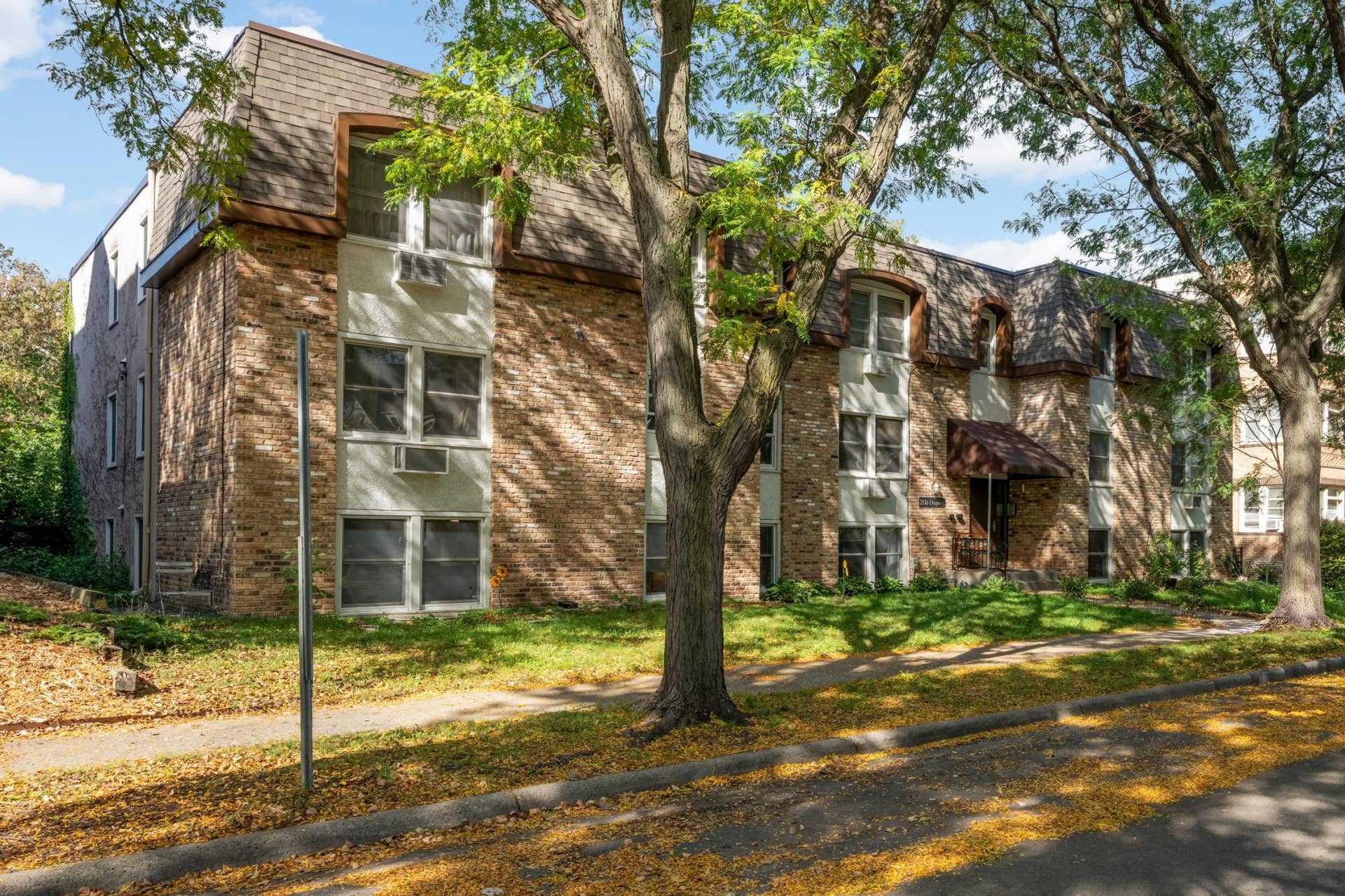 2536 Dupont Avenue S, #101, 47, Minneapolis, MN 55405 A great opportunity to own in a desirable location.