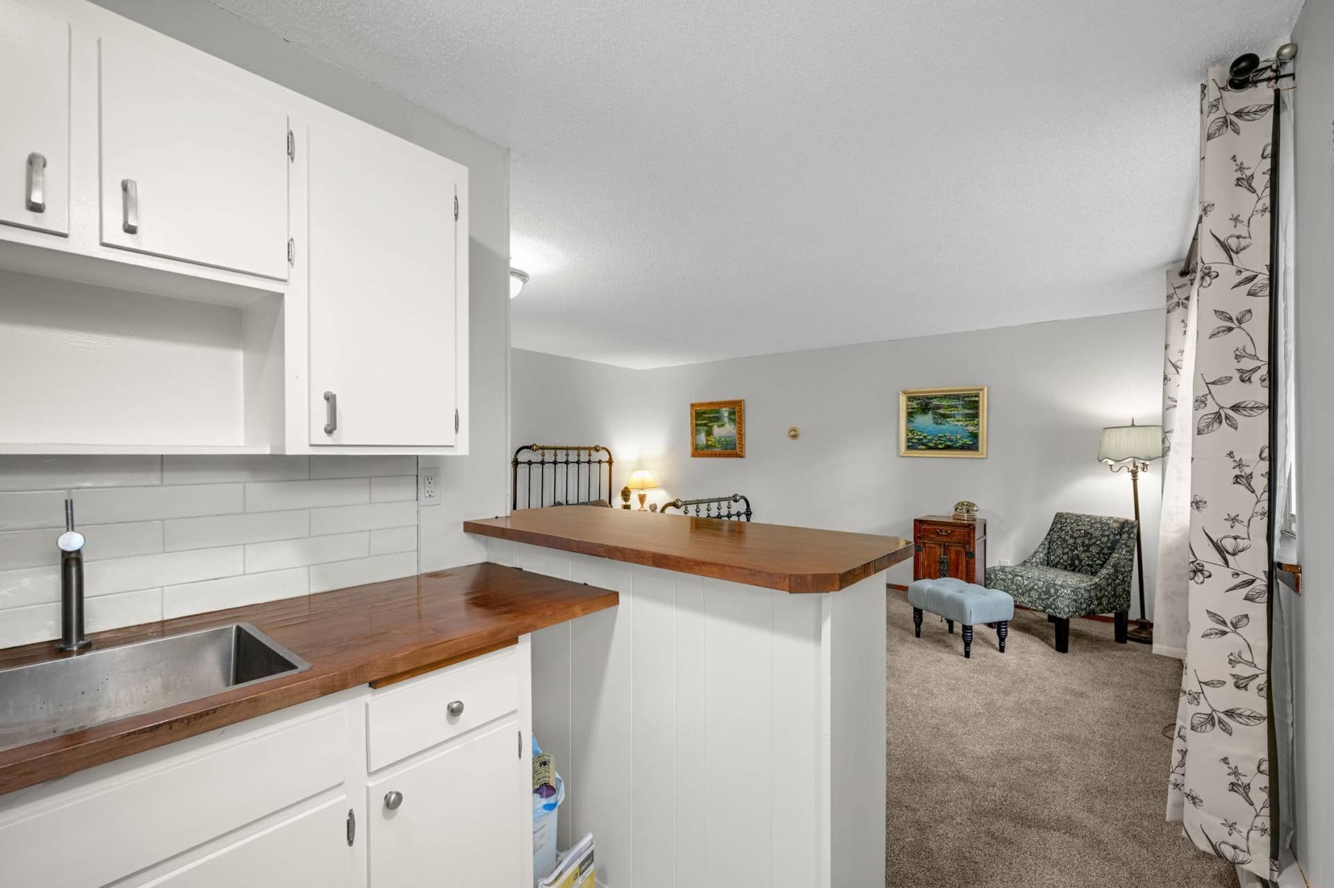 2536 Dupont Avenue S, #101, 47, Minneapolis, MN 55405 A flexible space ready for your personal style.