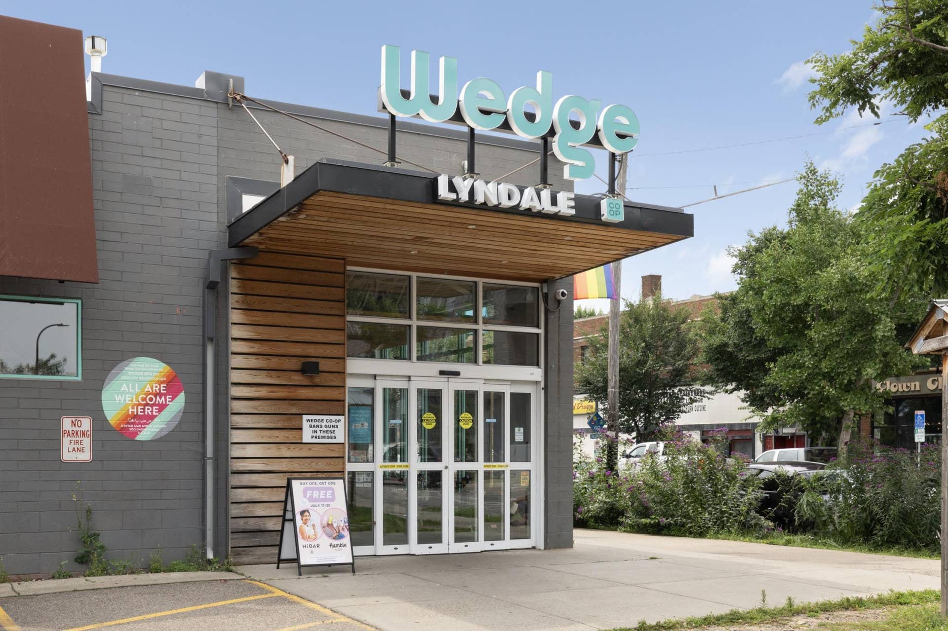 2536 Dupont Avenue S, #101, 47, Minneapolis, MN 55405 Grocery shopping is just a short distance away.