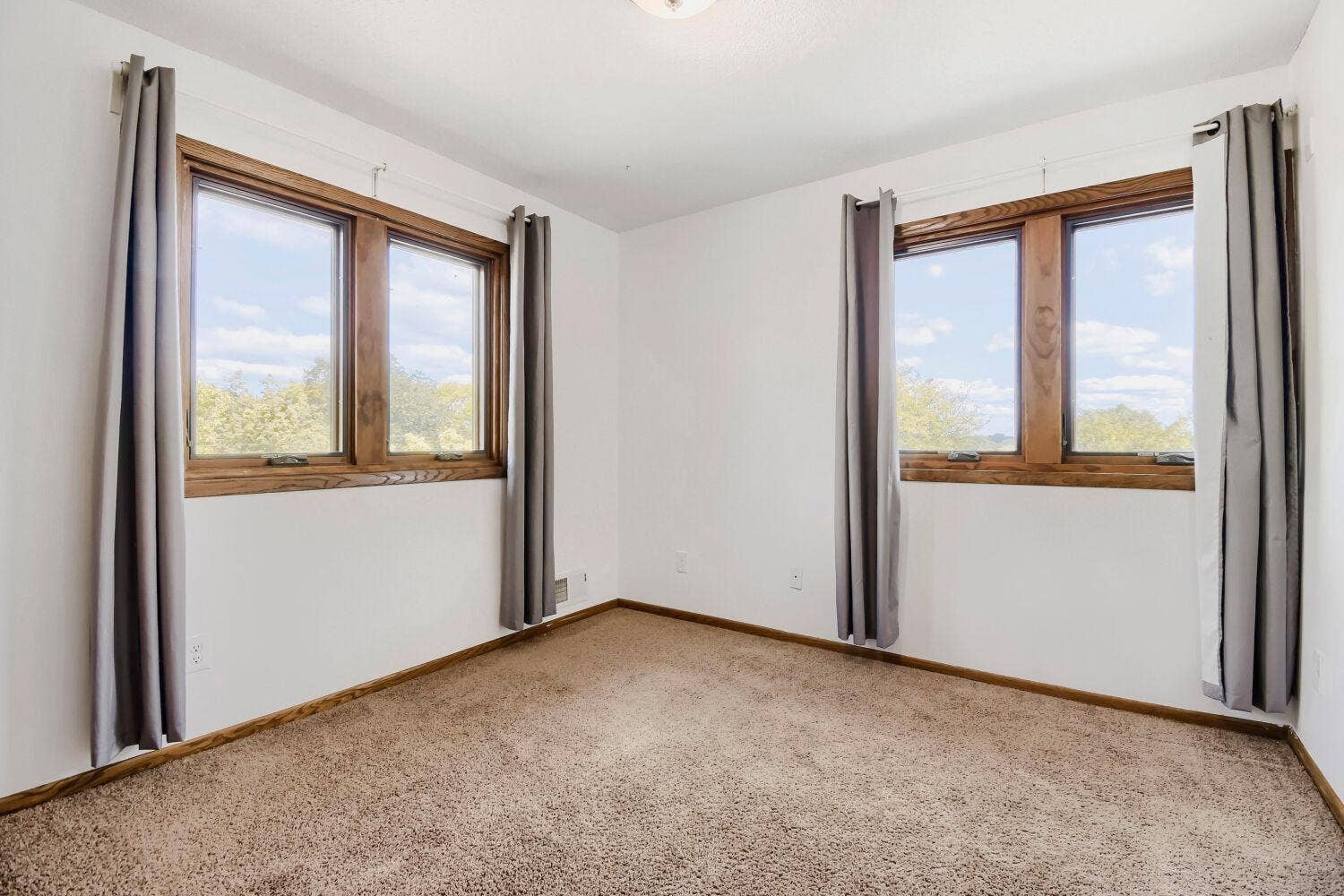 2729 N 3rd Street - Web Quality - 020 - 20 Primary Bedroom.jpg
