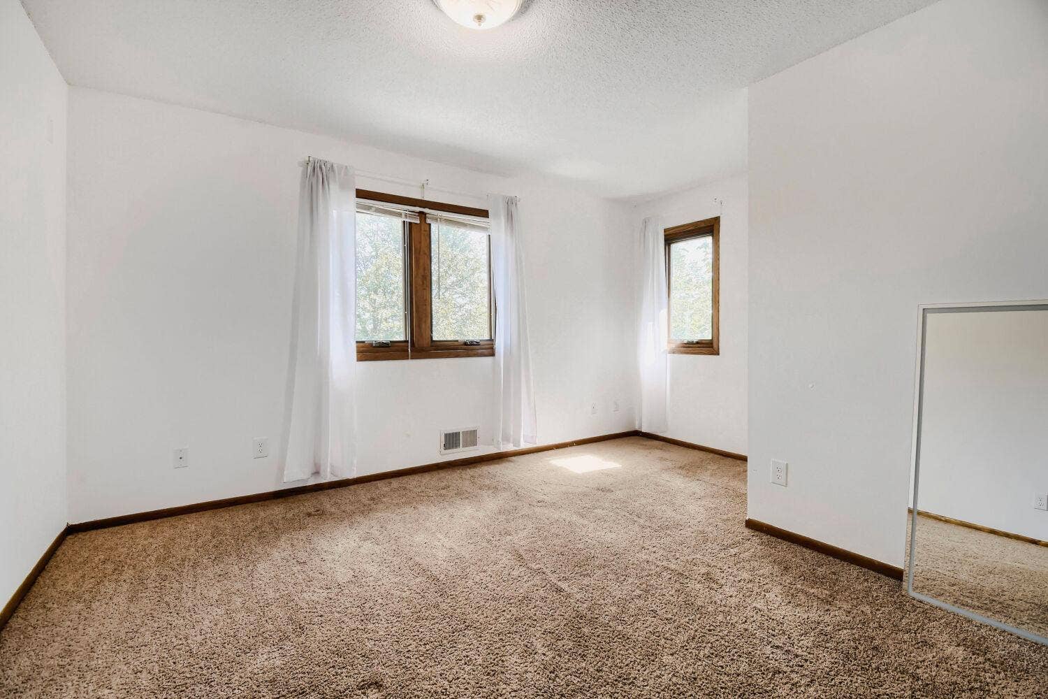 2729 N 3rd Street - Web Quality - 018 - 18 Primary Bedroom.jpg